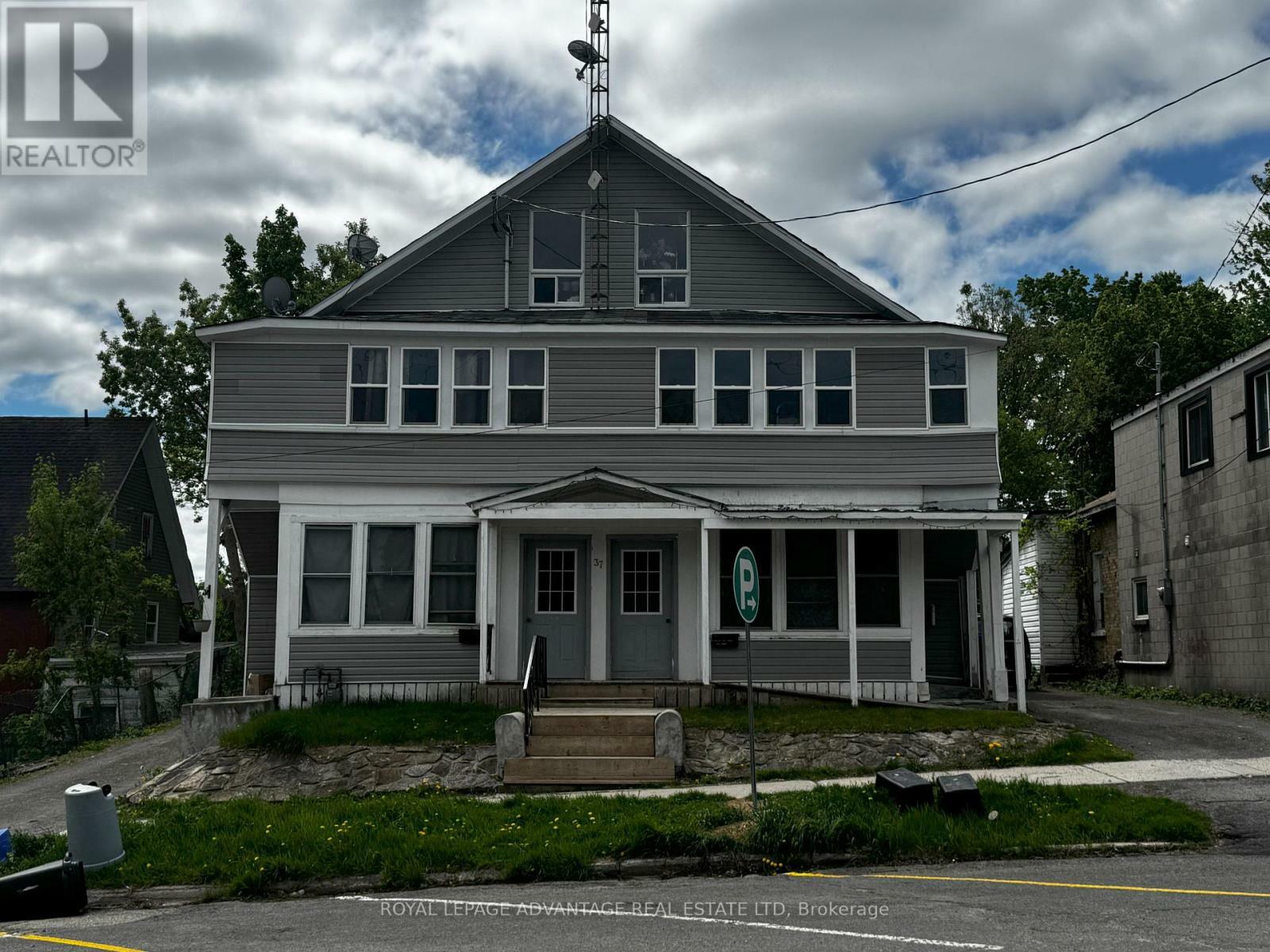 Property Photo: 37 Main Street West ON K7A 1M7