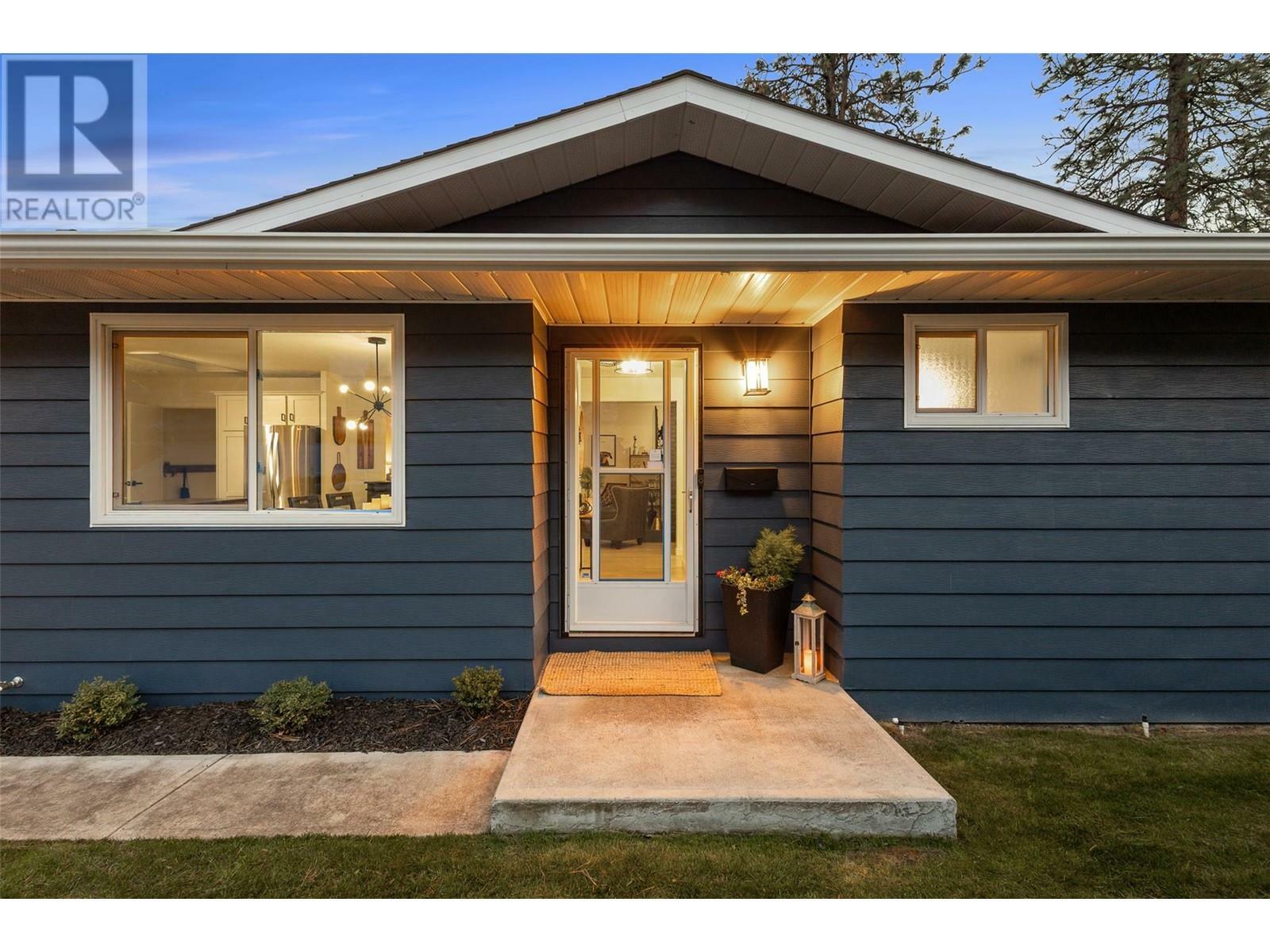 Property Photo: 4239 4th Avenue BC V0H 1X5