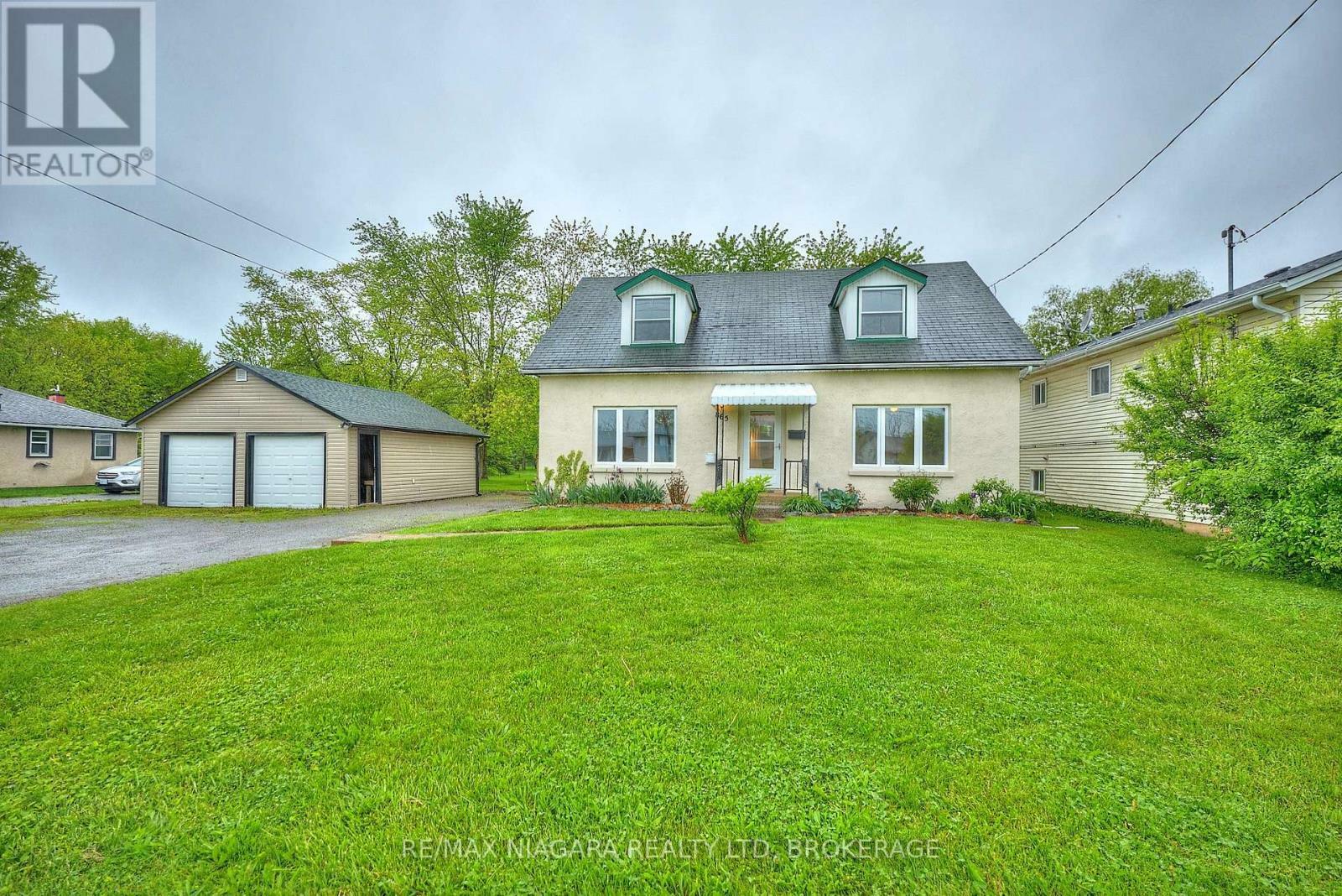 Property Photo:  865 Crescent Road  ON L2A 4R5 