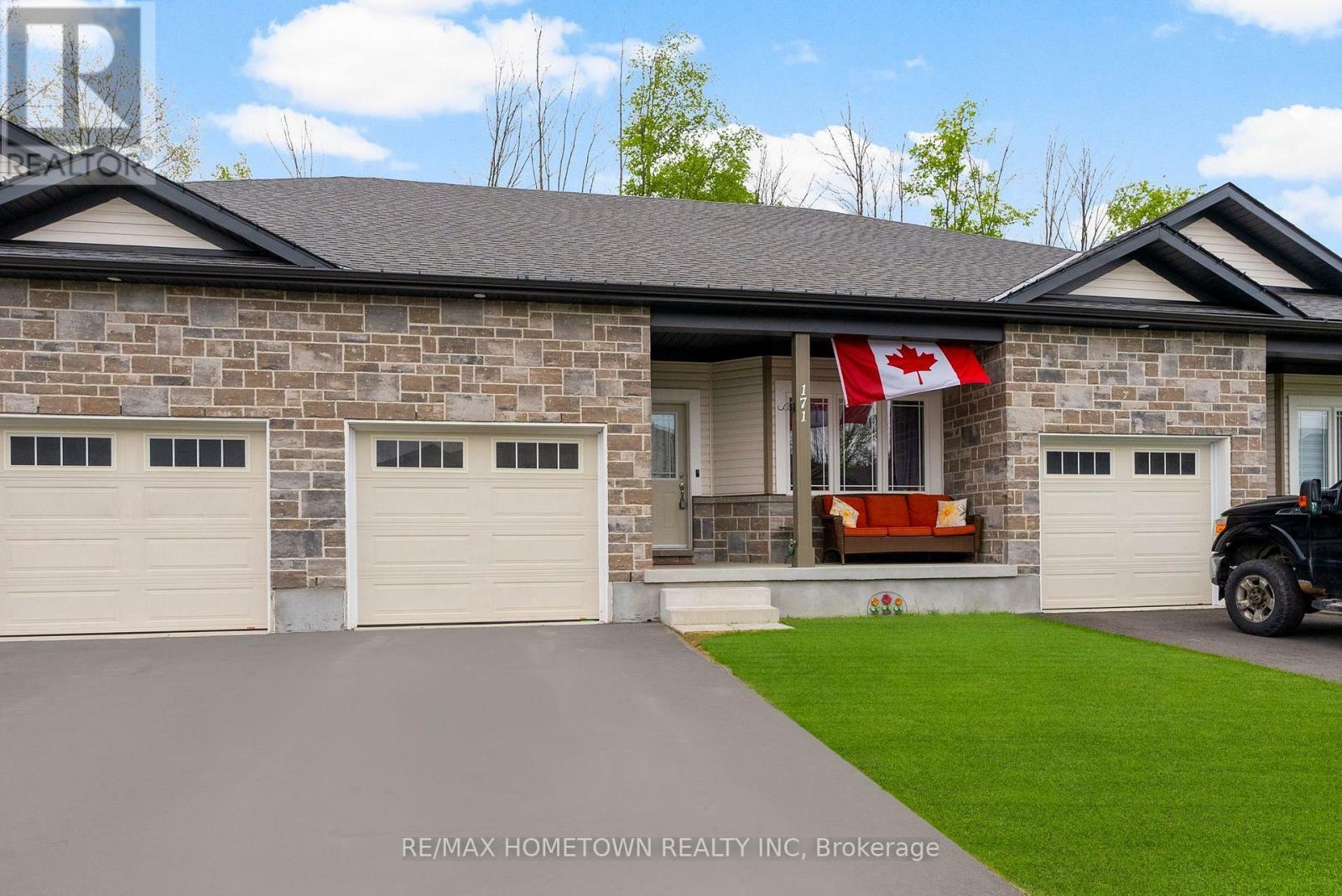 Property Photo: 171 Adley Drive ON K6V 7J2