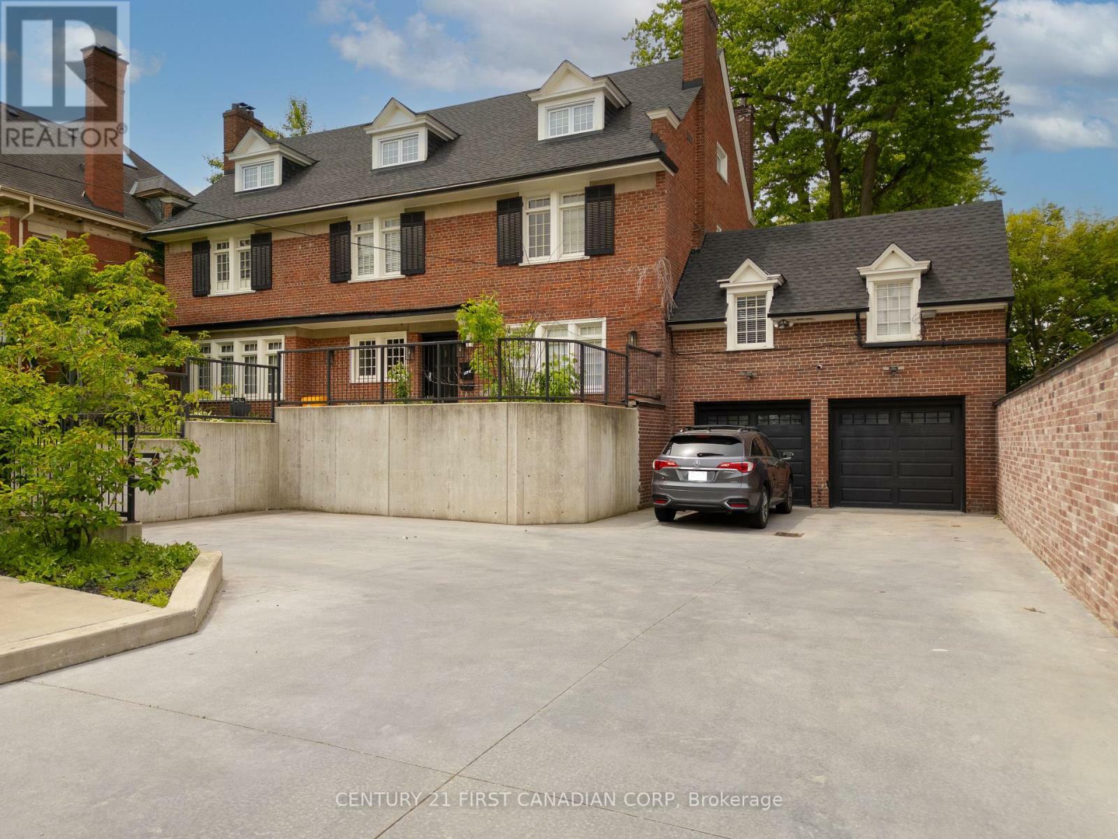 Property Photo: 653 Talbot Street ON N6A 2T6