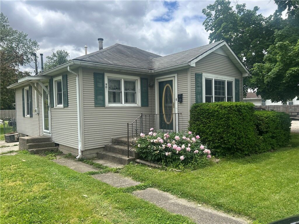 Property Photo:  905 W Richland Avenue  IL 62401 