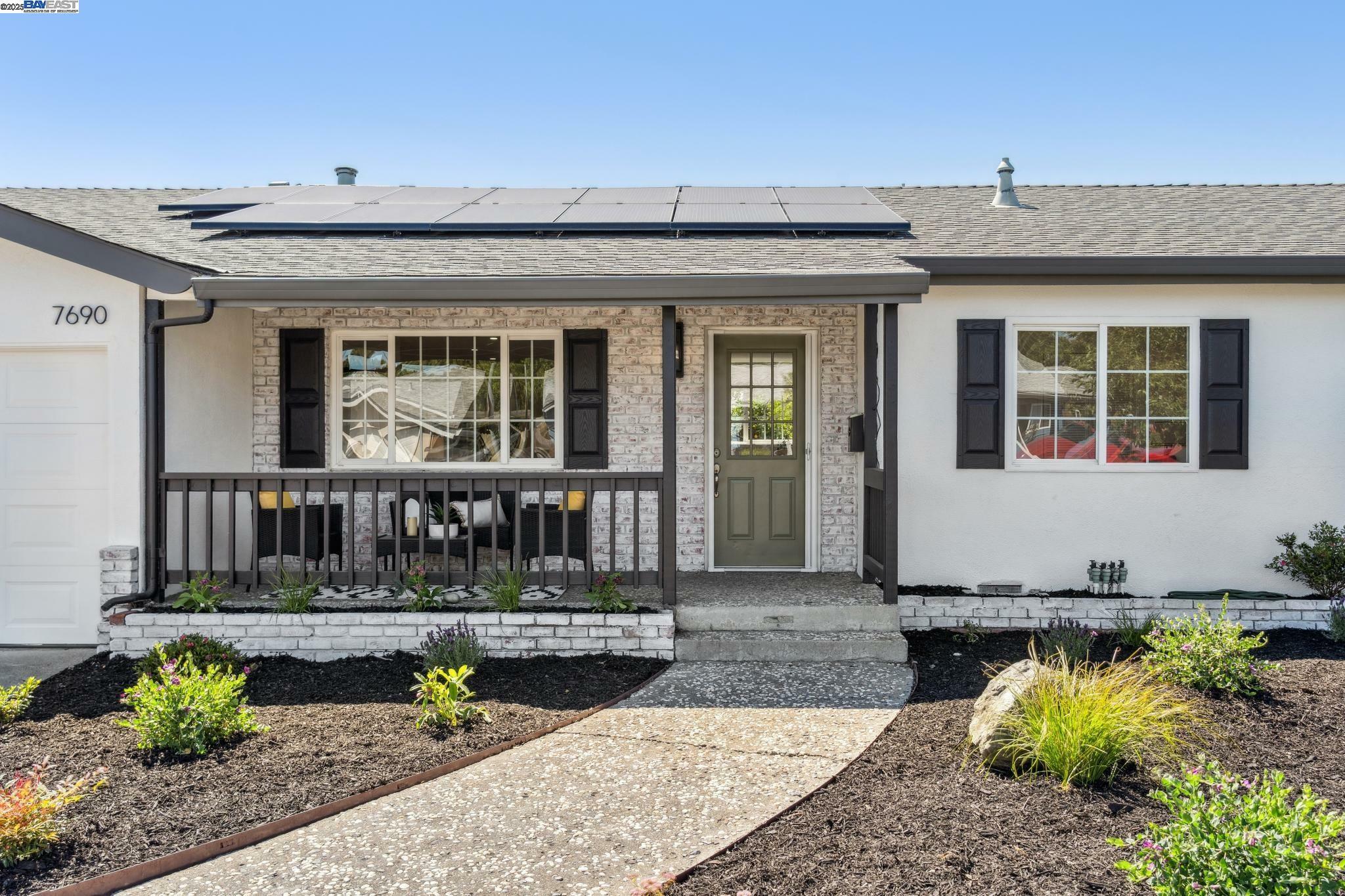 Property Photo: 7690 Canterbury Ln CA 94568