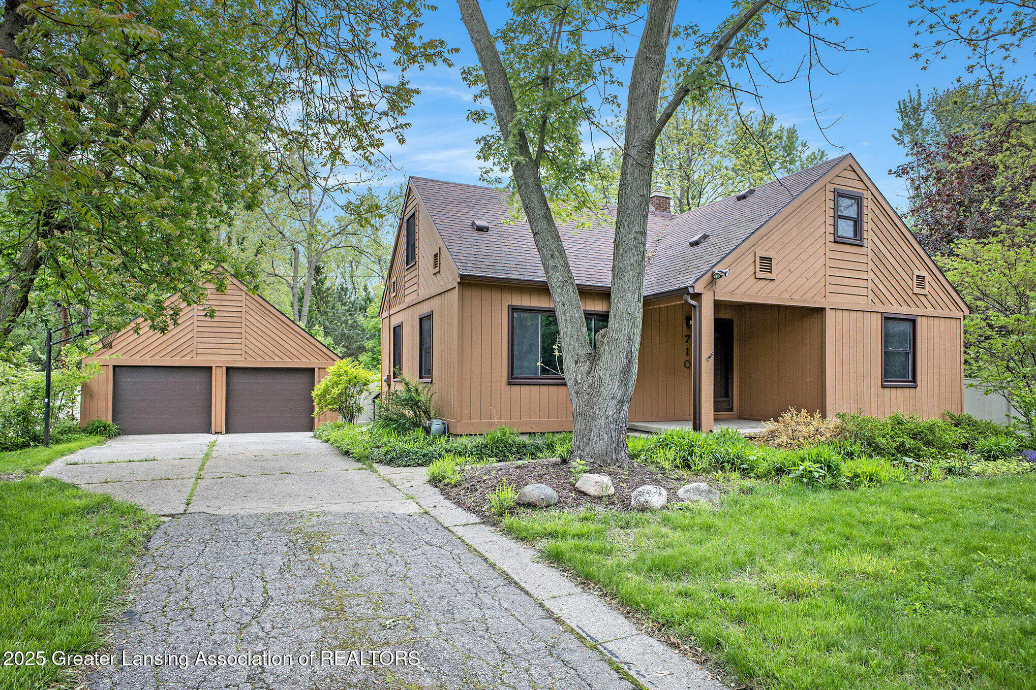 Property Photo: 710 Gainsborough Drive MI 48823