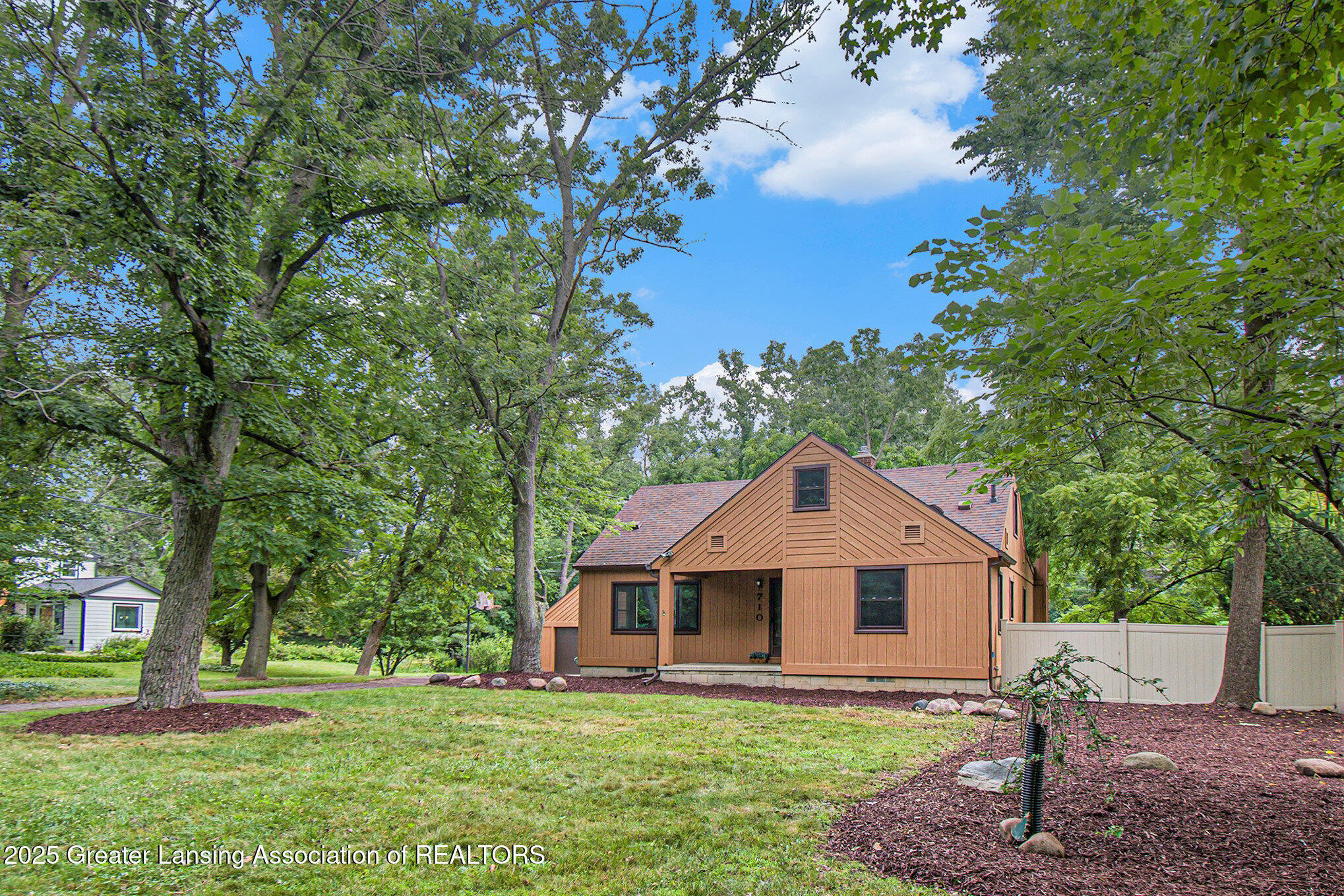 Property Photo: 710 Gainsborough Drive MI 48823
