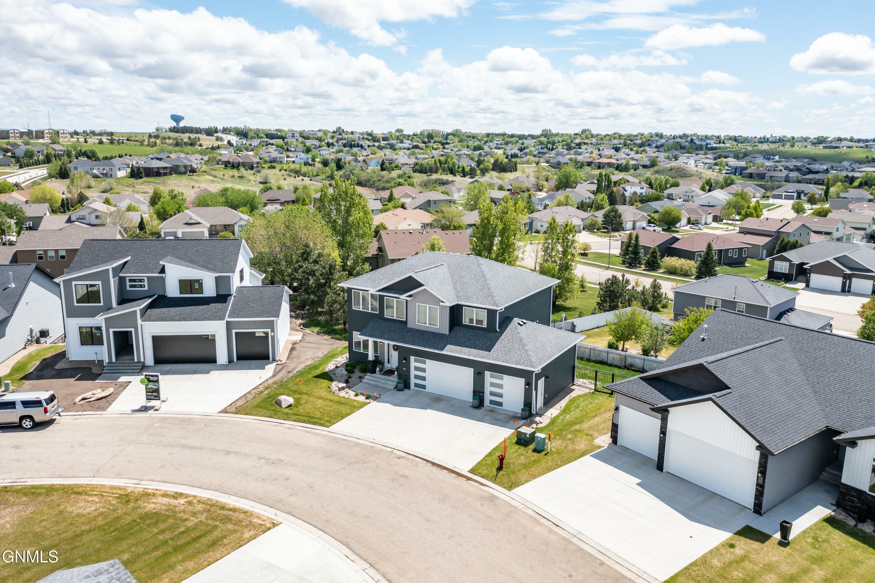 Property Photo: 4808 Cornice Lp ND 58503