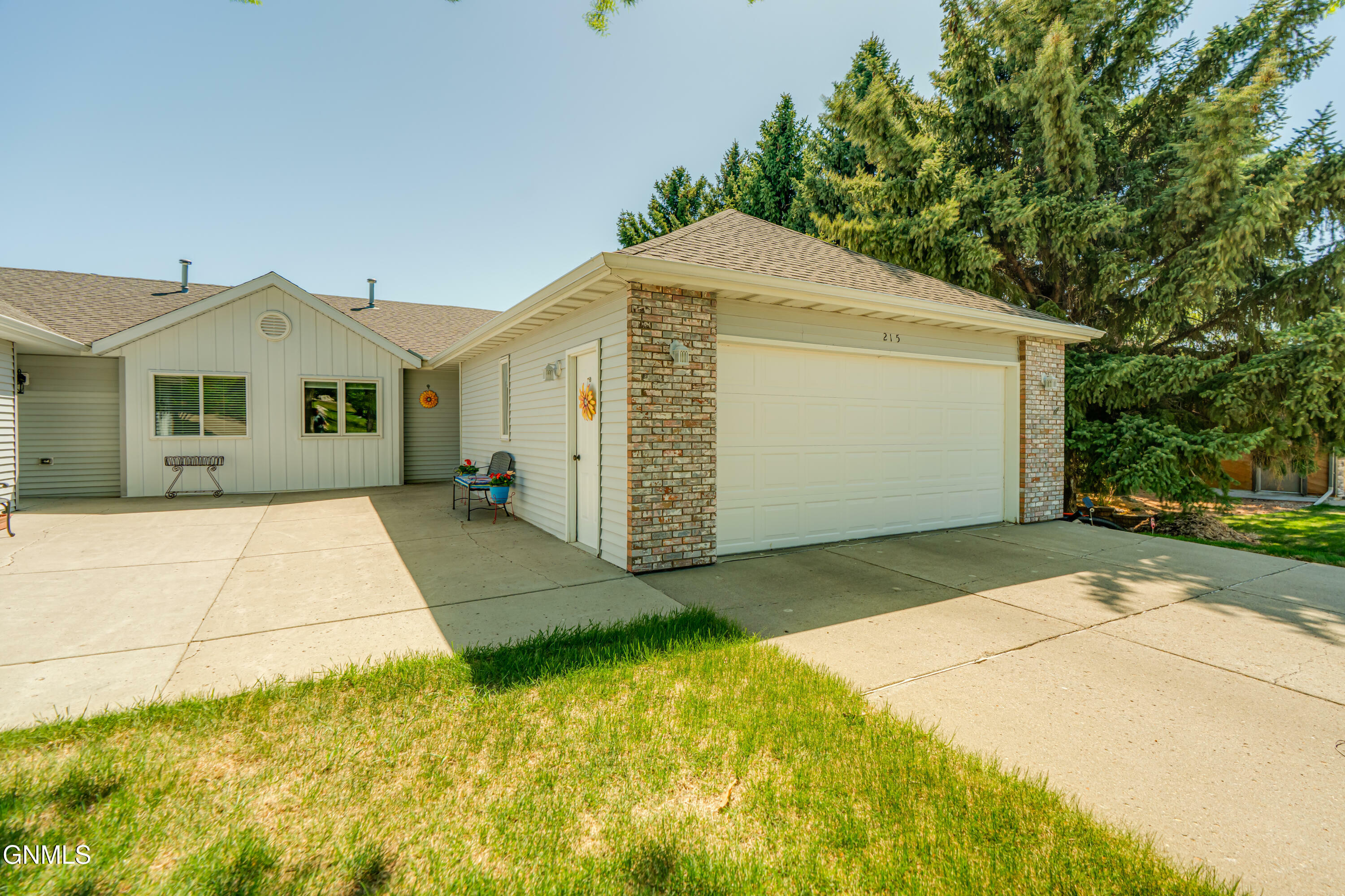 Property Photo: 215 Aspen Avenue ND 58503