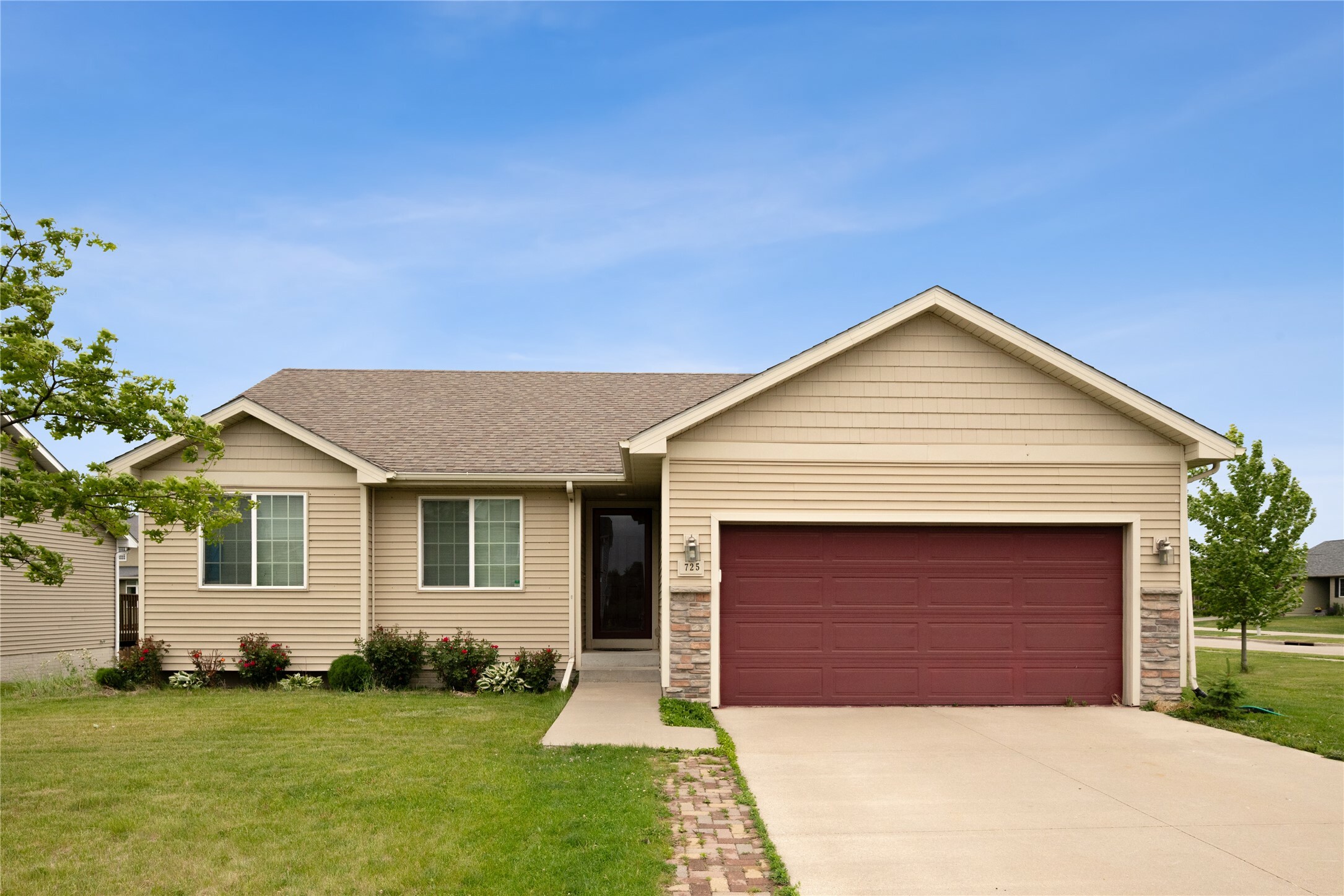 725 SE Pleasant View Drive  Waukee IA 50263 photo