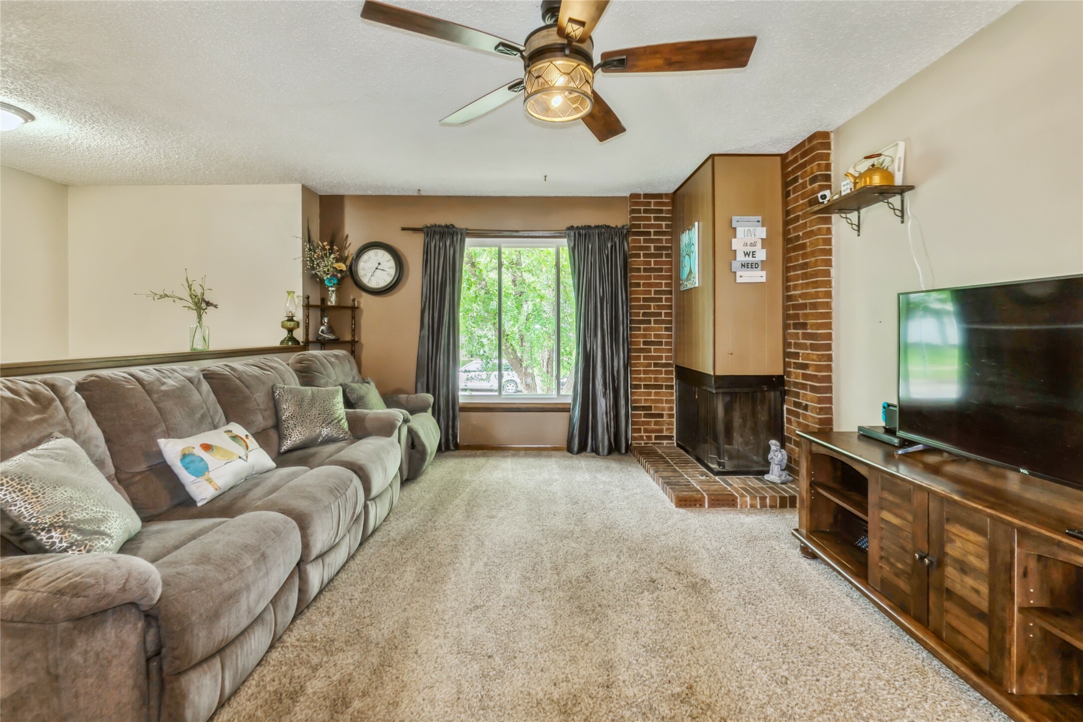 Property Photo: 1903 W 5th Avenue IA 50125