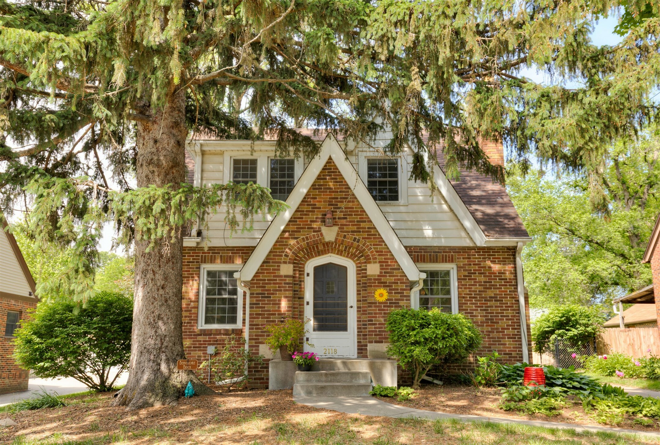 Property Photo: 2118 34th Street IA 50310
