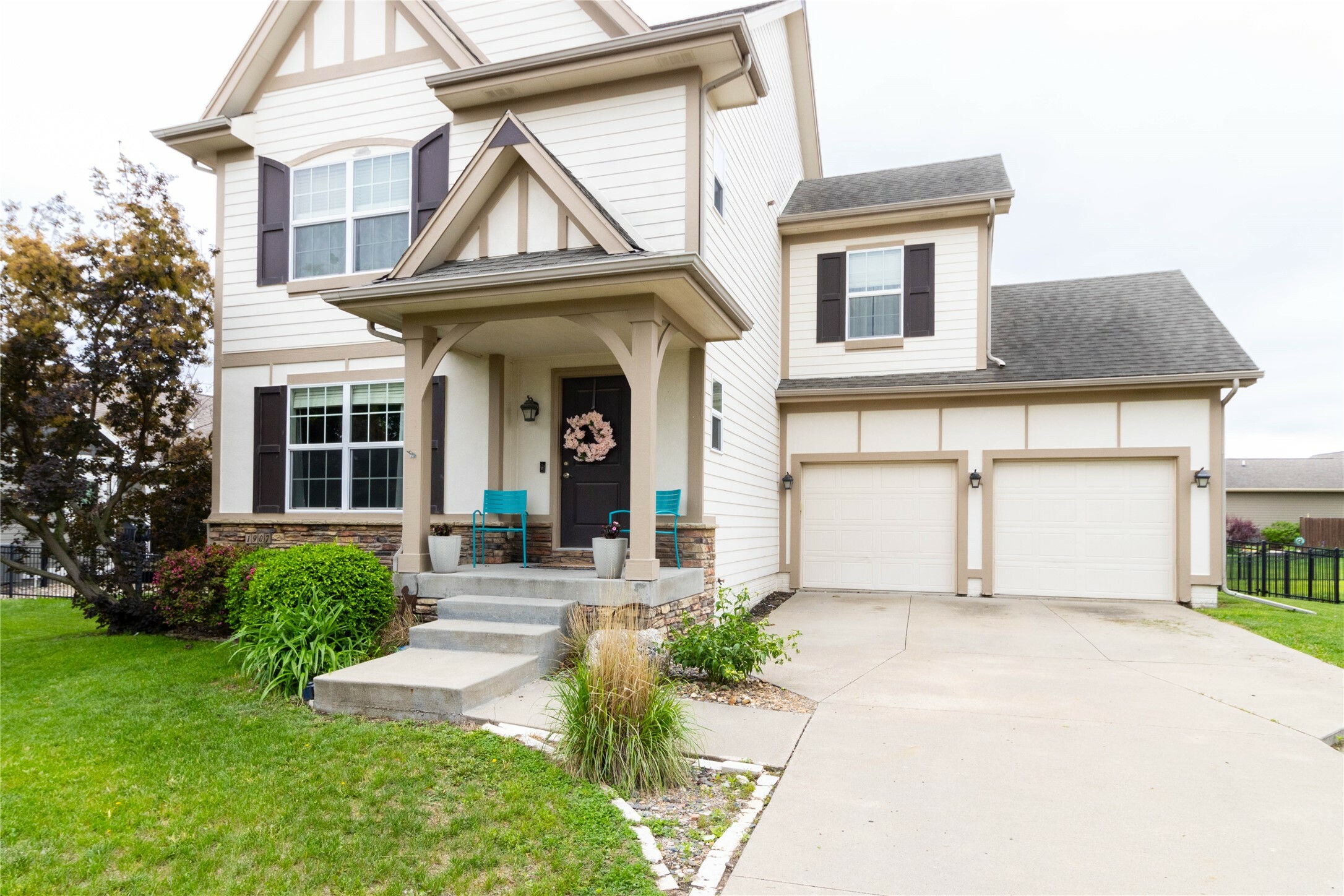 Property Photo: 1907 SW 17th Street IA 50023