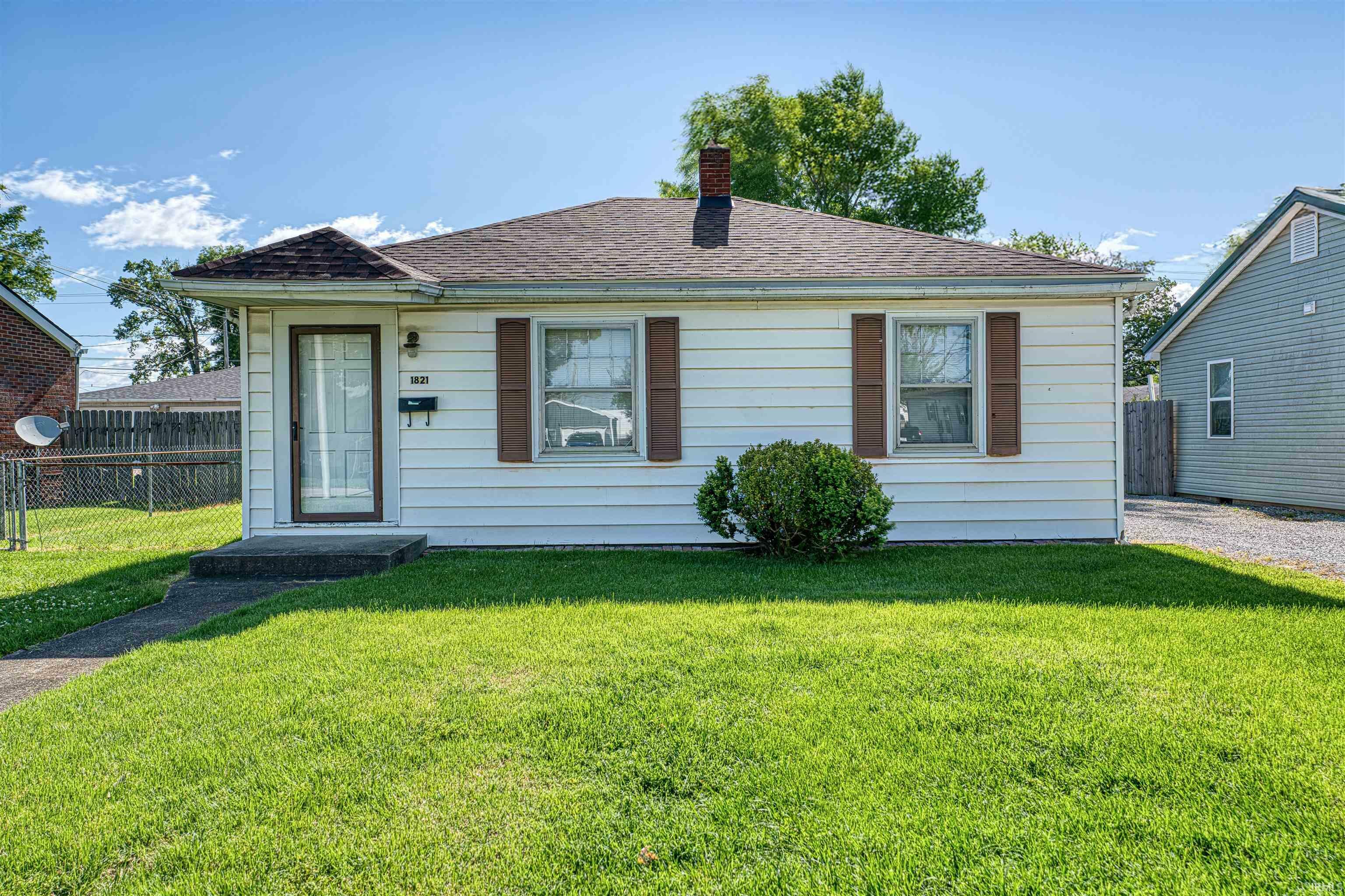 Property Photo: 1821 Harding Avenue IN 47711-4115