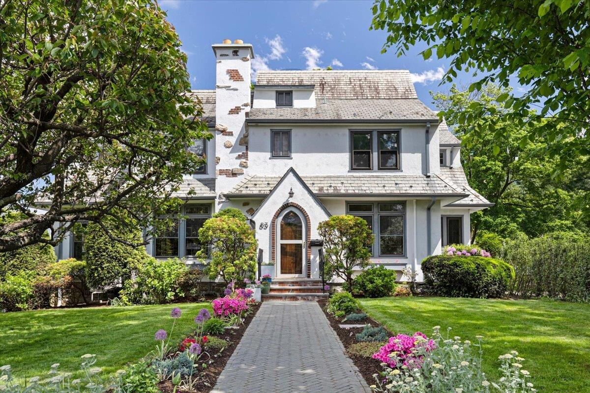 Property Photo:  83 Leicester Street  NY 10573 