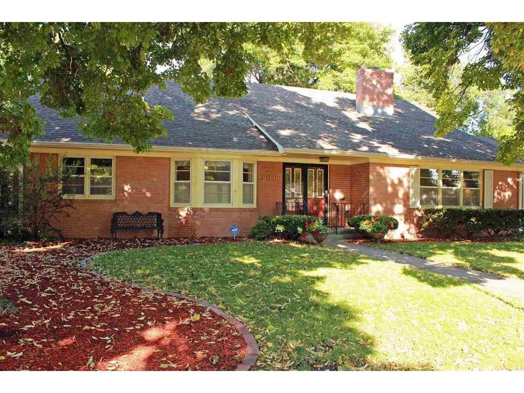 Property Photo: 306 W Circle Dr NE 69101