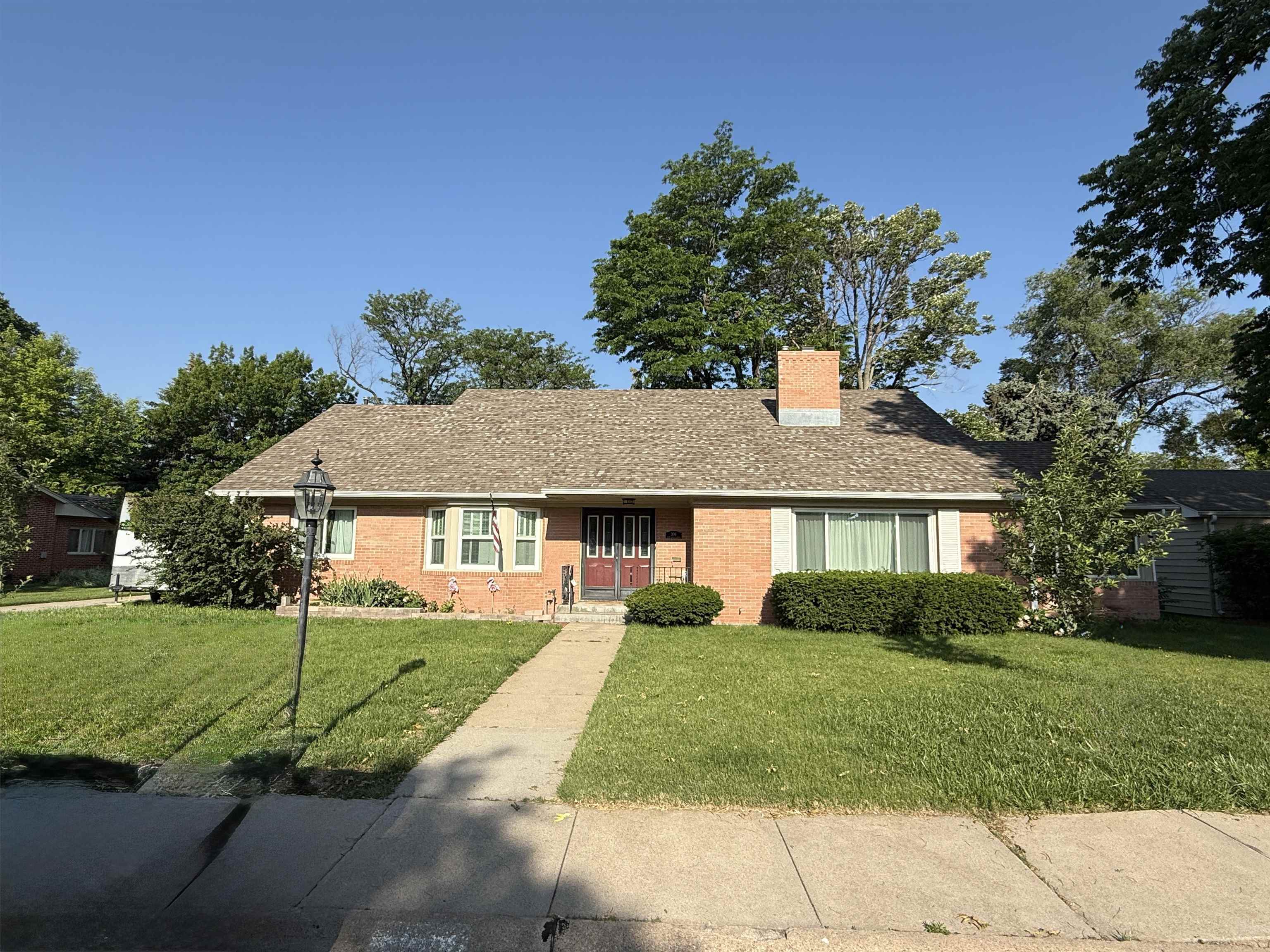 Property Photo: 306 W Circle Dr NE 69101