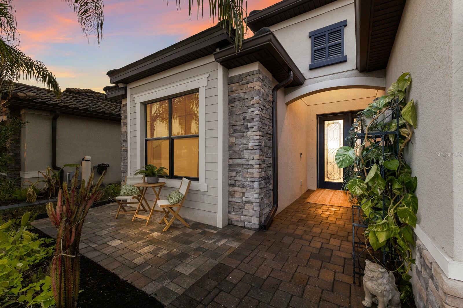 Property Photo: 706 Acacia Court FL 34212