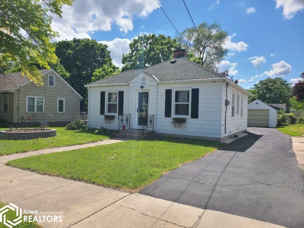 Property Photo: 1424 N Hampshire Avenue IA 50401