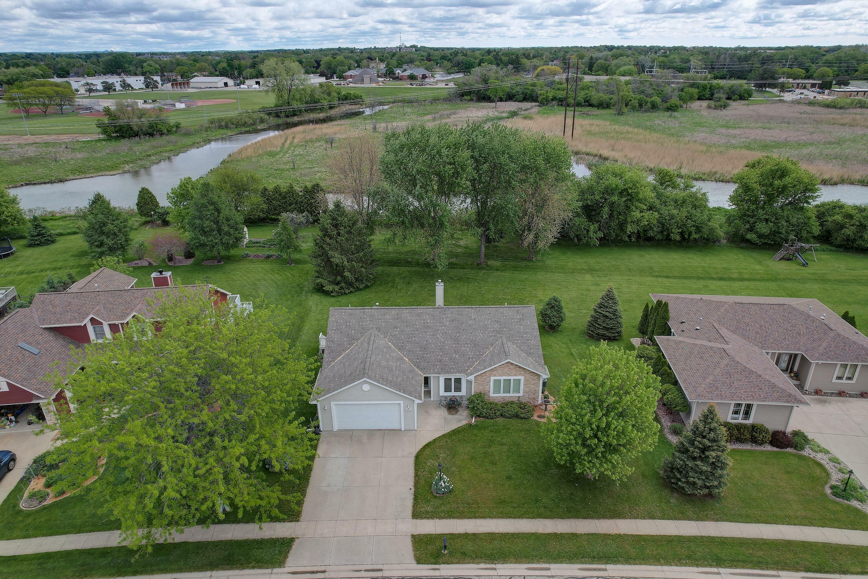 Property Photo: 881 Summer Creek Rd WI 53066