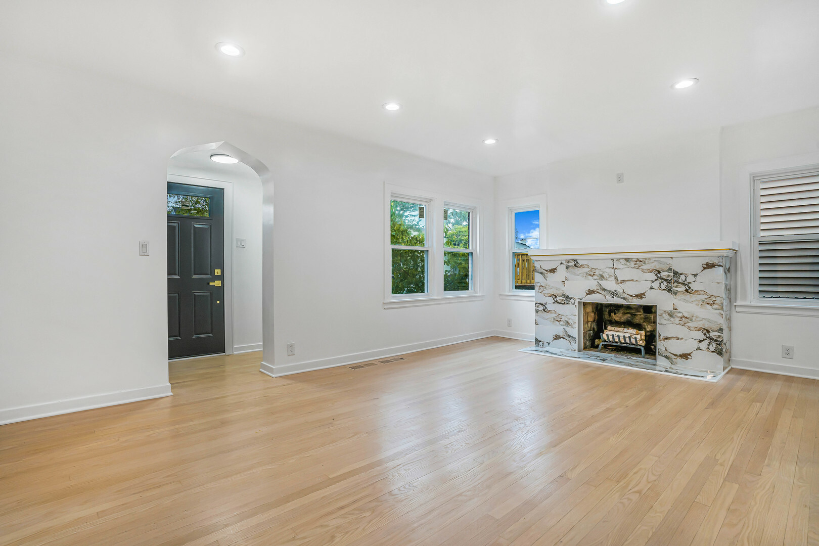 Property Photo:  9602 S Troy Avenue  IL 60805 