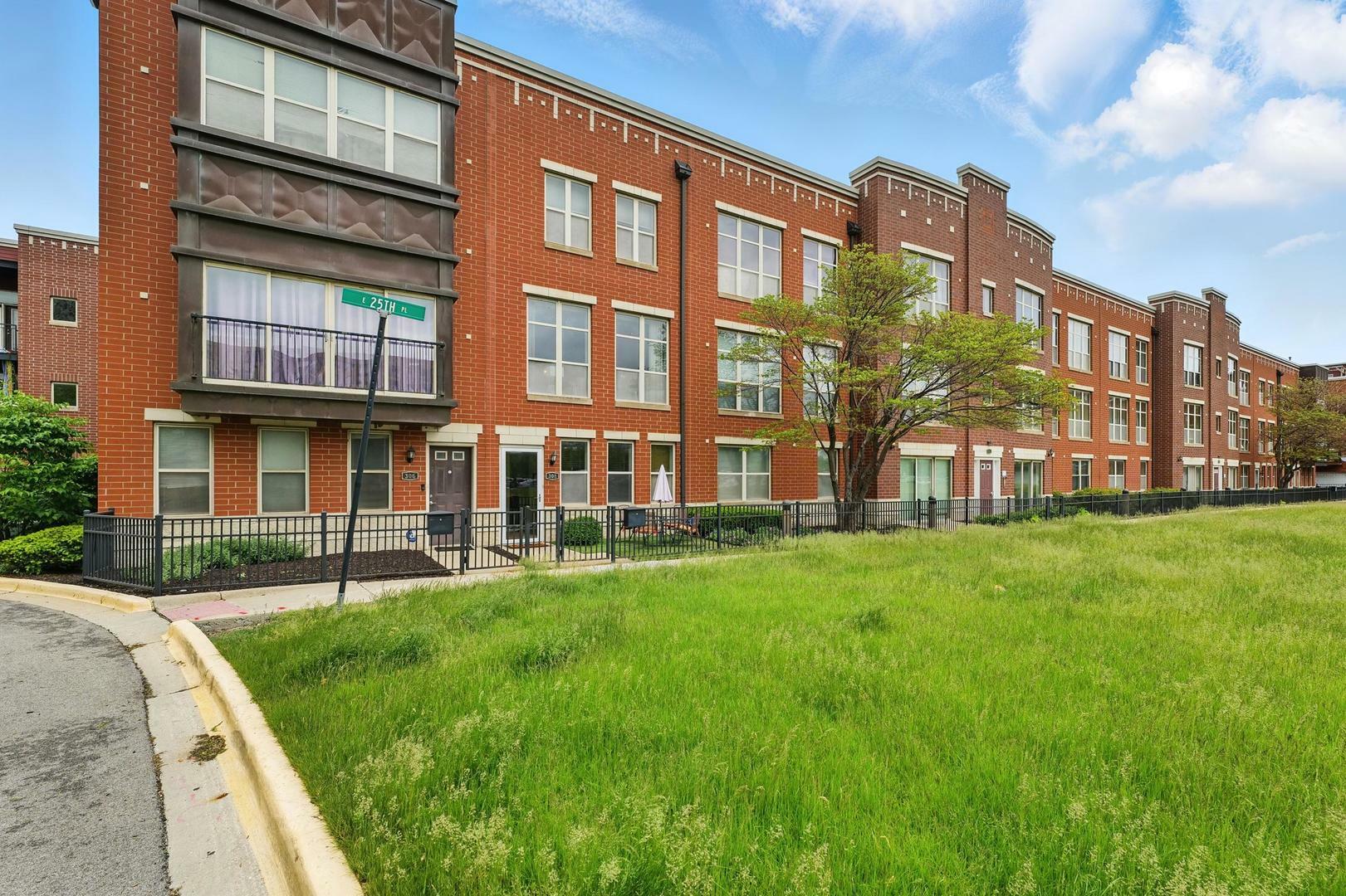 Property Photo: 308 E 25th Place IL 60616