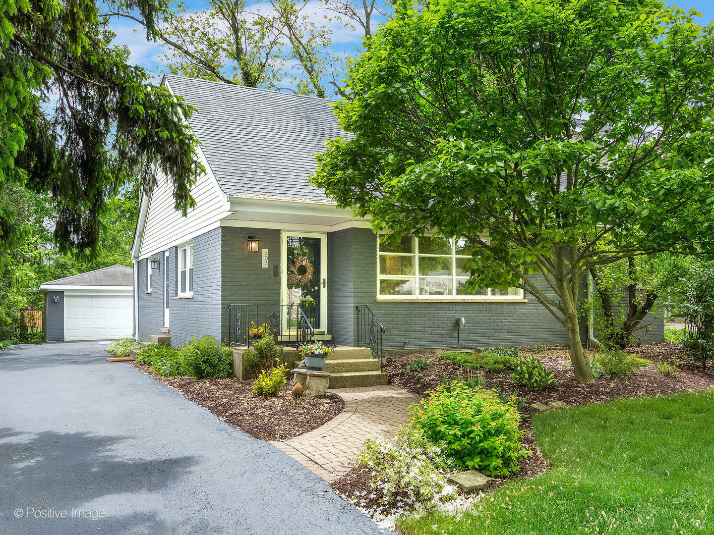 Property Photo: 407 Turner Avenue IL 60137
