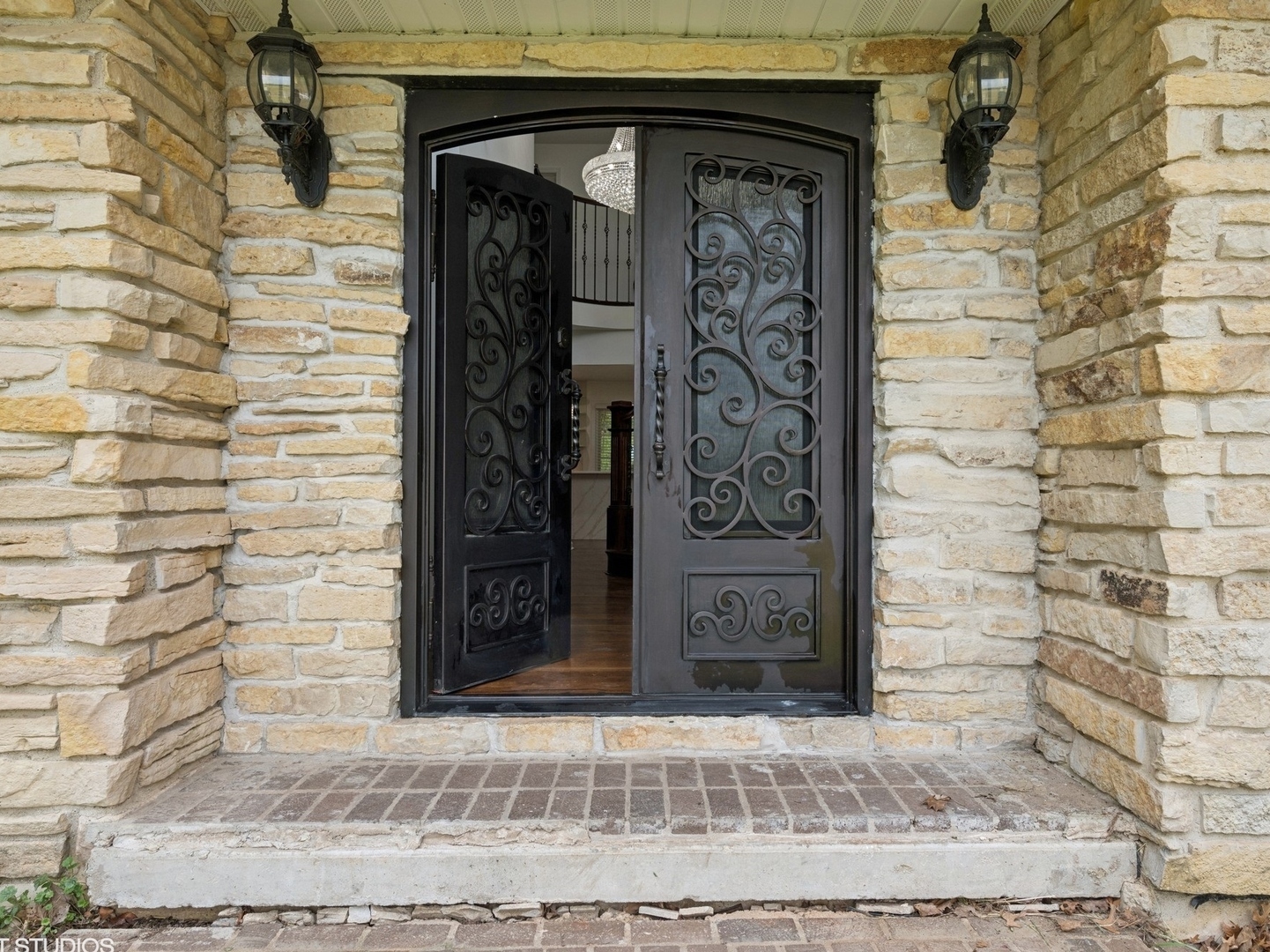 Property Photo: 349 Spring Creek Road IL 60010
