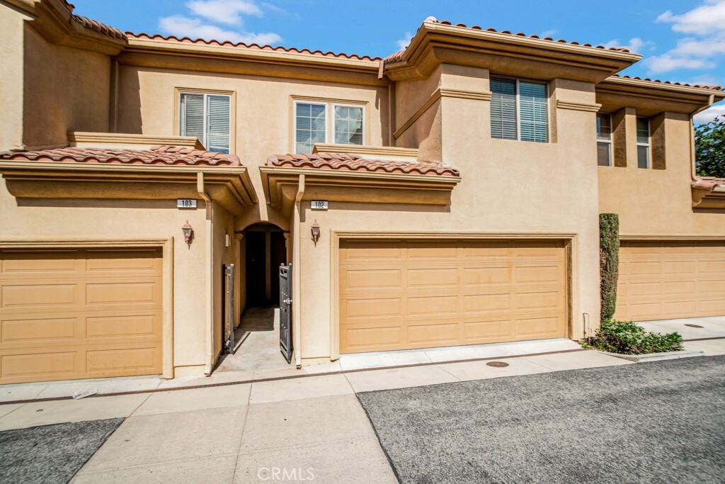 Property Photo:  1440 Patricia Avenue 102  CA 93065 