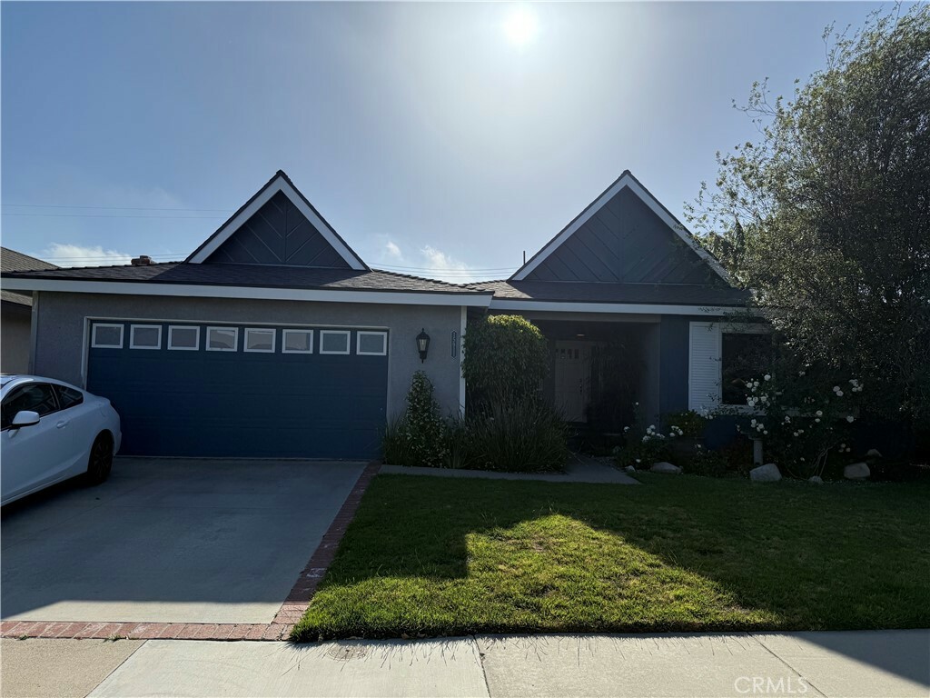 Property Photo: 15911 Dundalk Ln CA 92647