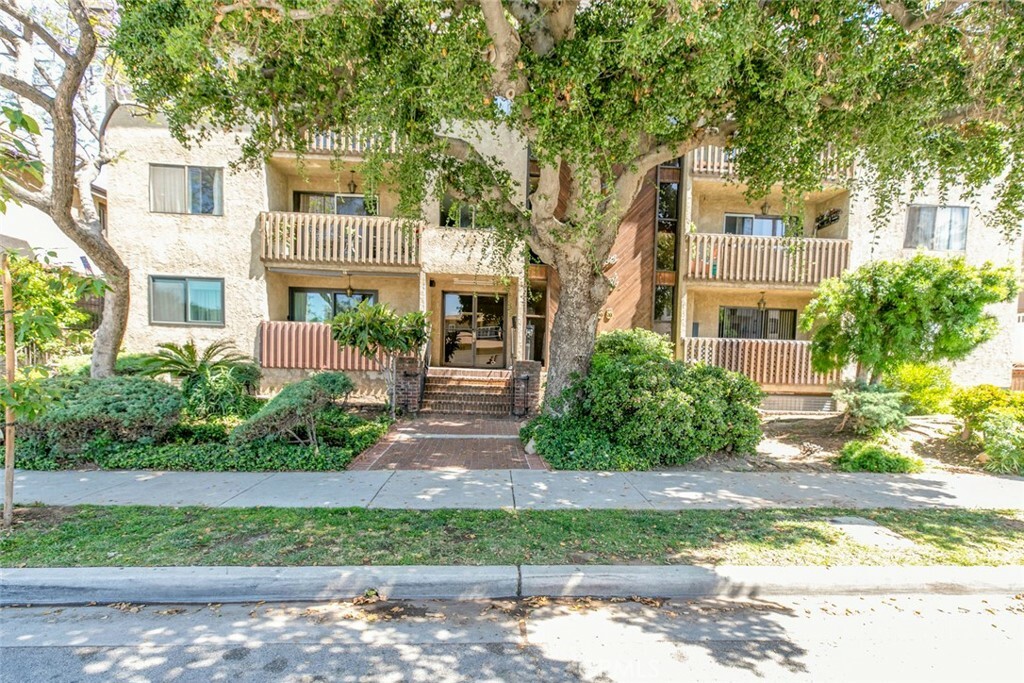 Property Photo: 465 Ivy Street 203 CA 91204