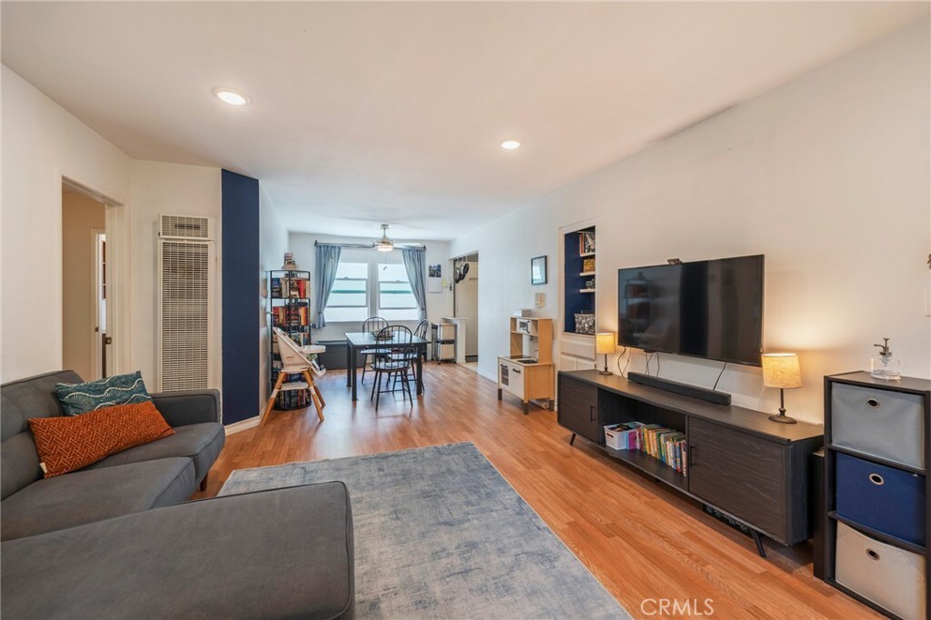 Property Photo: 5835 Bowcroft Street 2 CA 90016