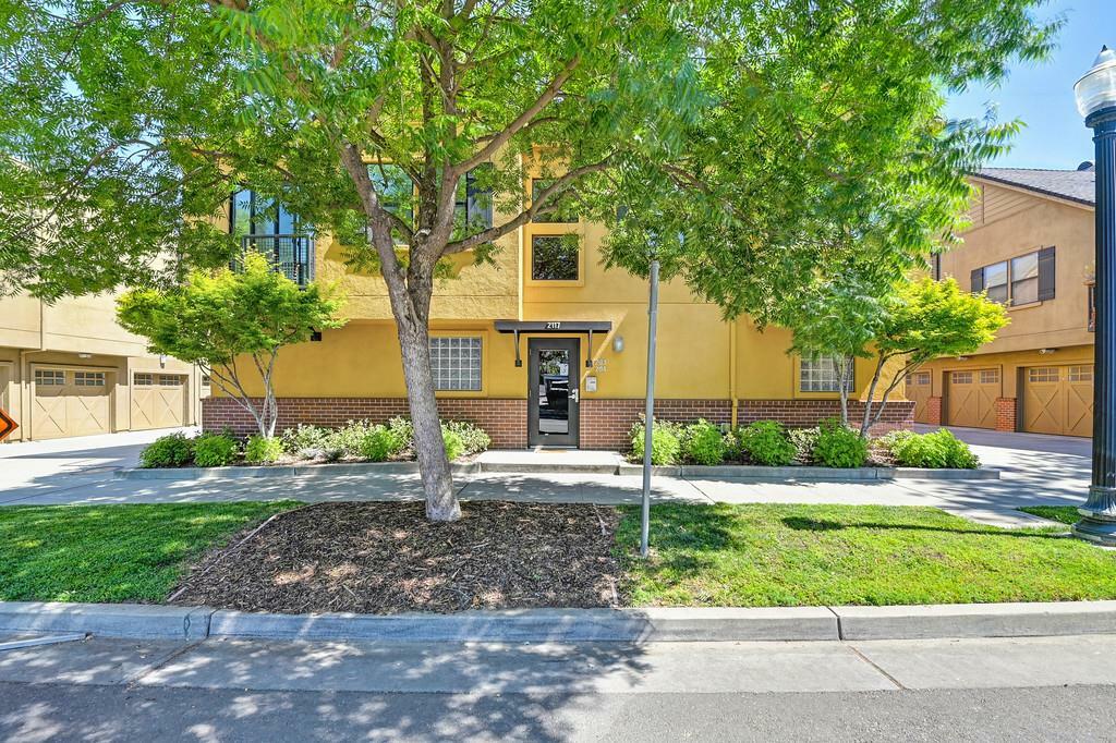 Property Photo:  2117 S Street 204  CA 95816 
