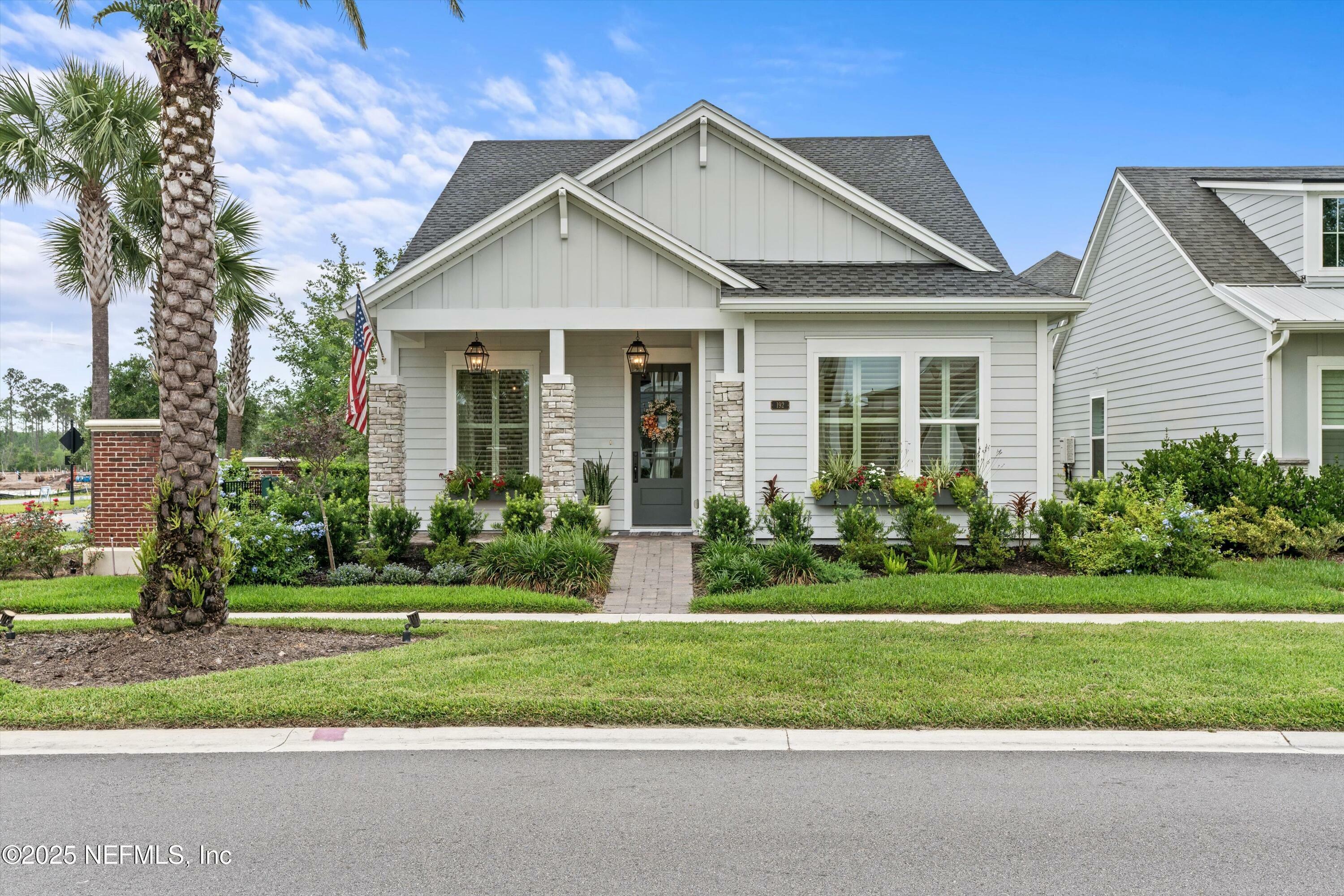 Property Photo: 192 Pk Ctr Avenue FL 32081