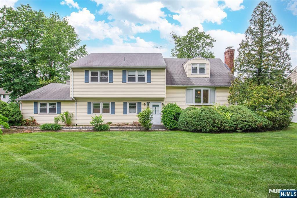 23 Wychwood Road  Livingston NJ 07039 photo