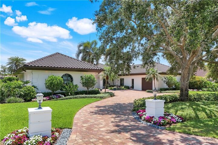 Property Photo:  4701 Oak Leaf Dr  FL 34119 