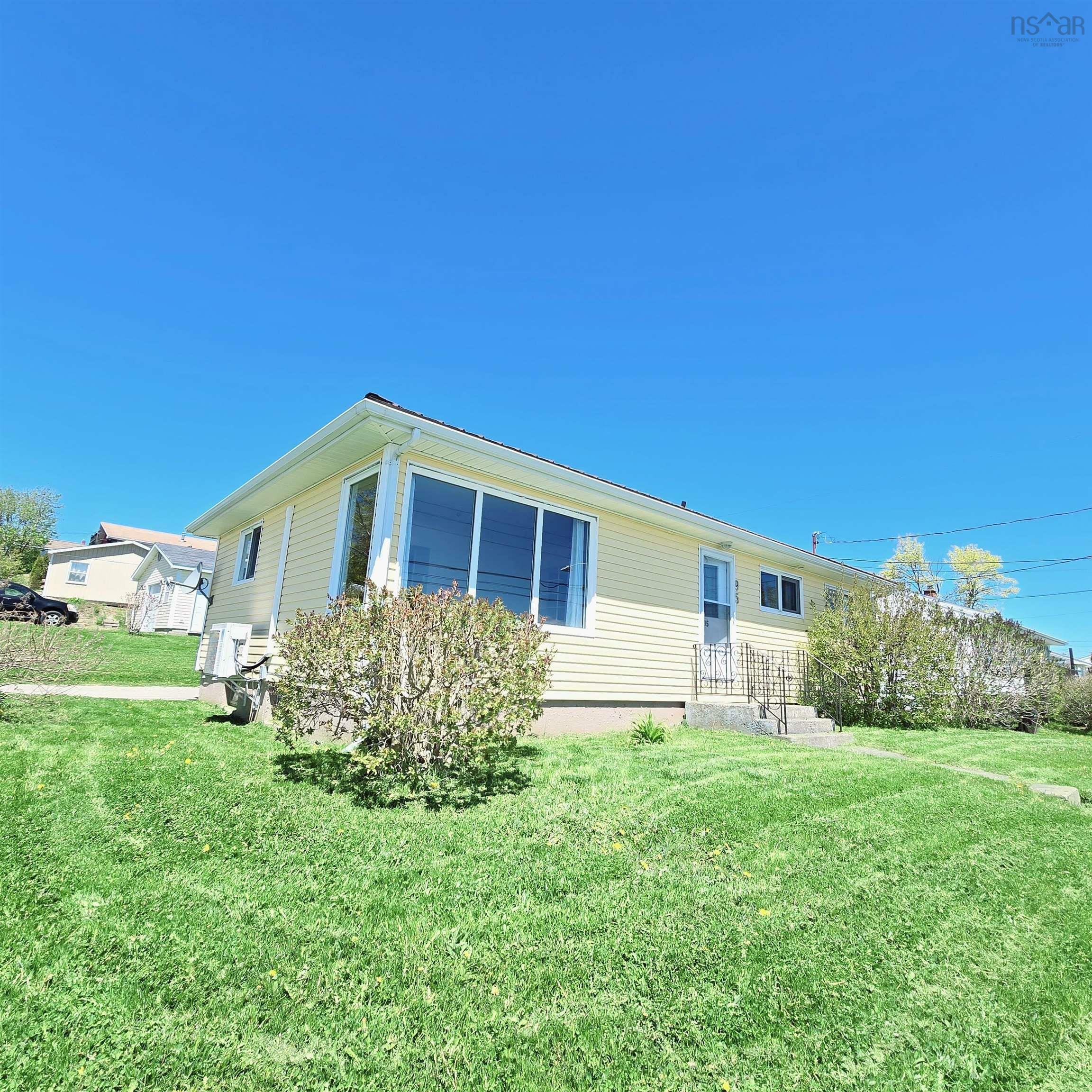 95 Meech Avenue  North Sydney NS B2A 1R9 photo