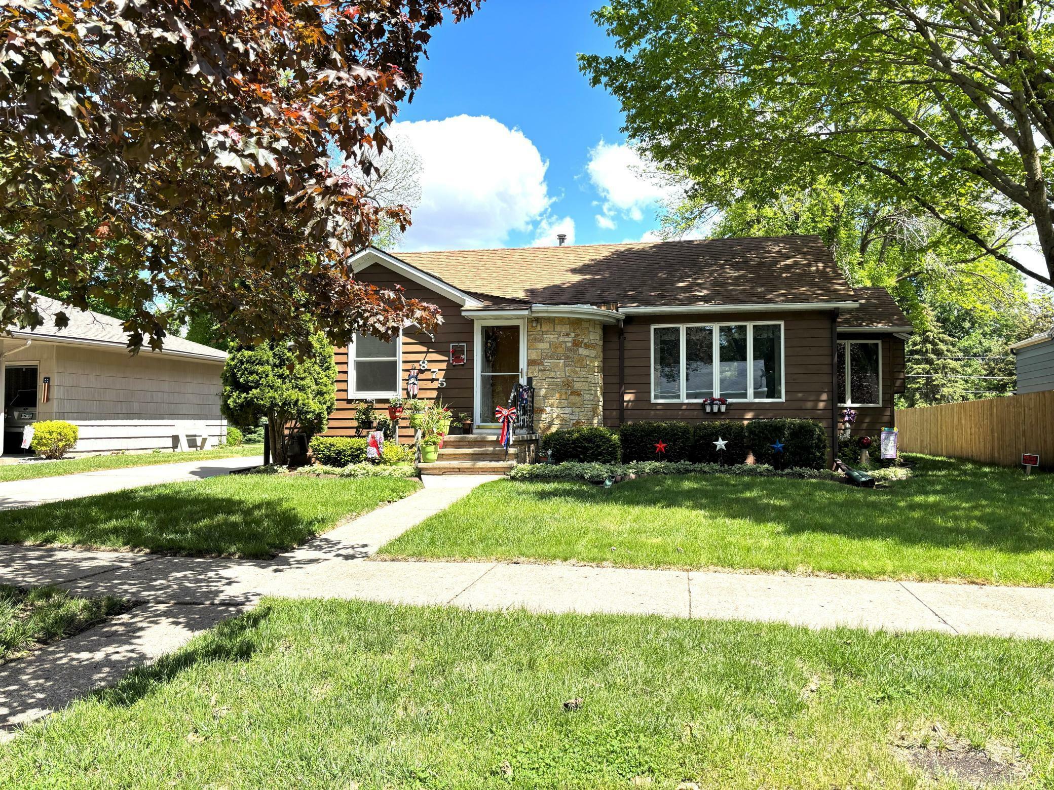 Property Photo:  875 Redwood Drive  MN 56031 