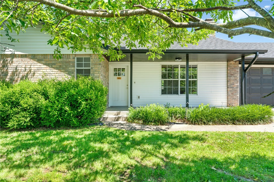 Property Photo: 1103 W Cottonwood Street AR 72758