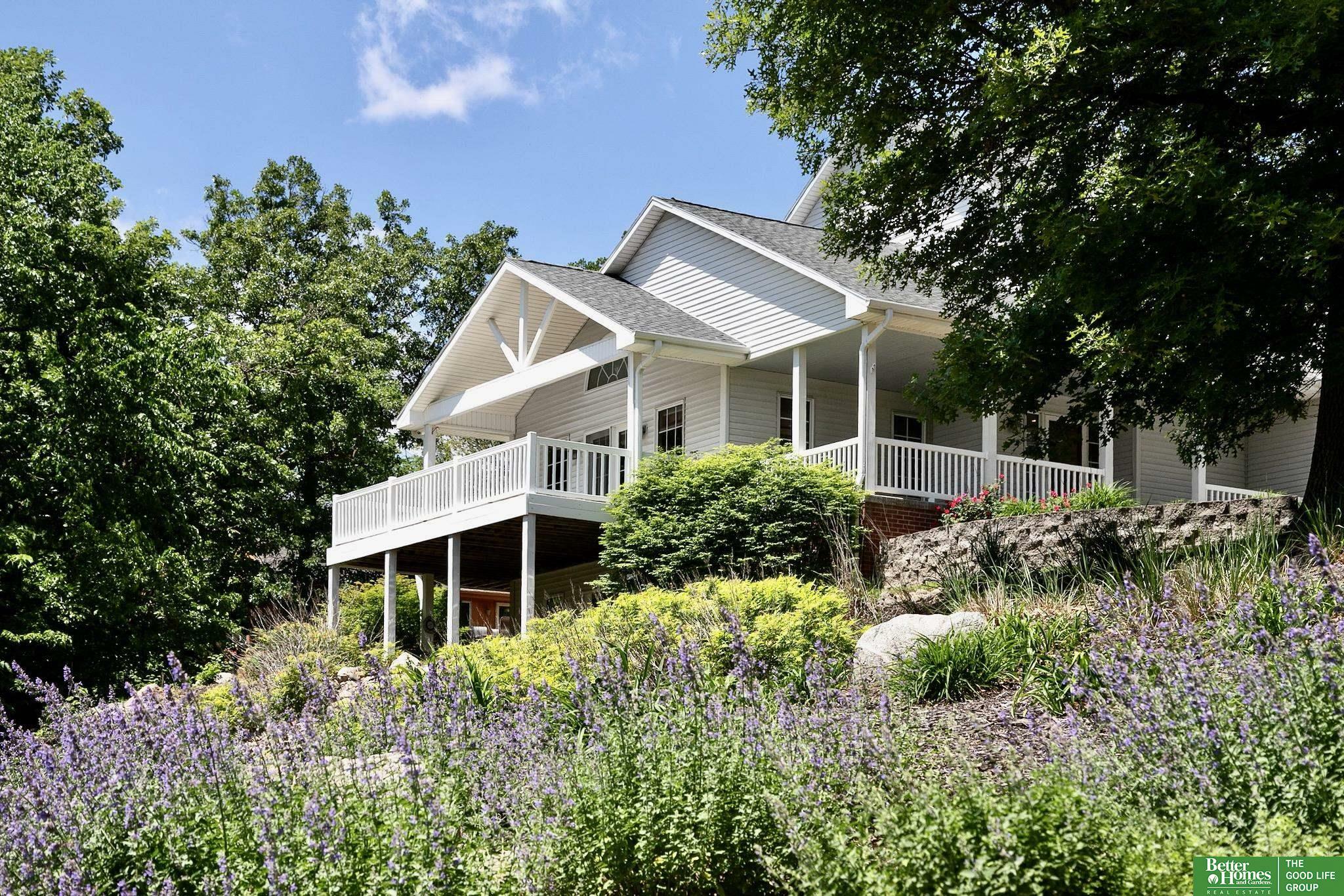 Property Photo: 8112 Molokai Drive NE 68046
