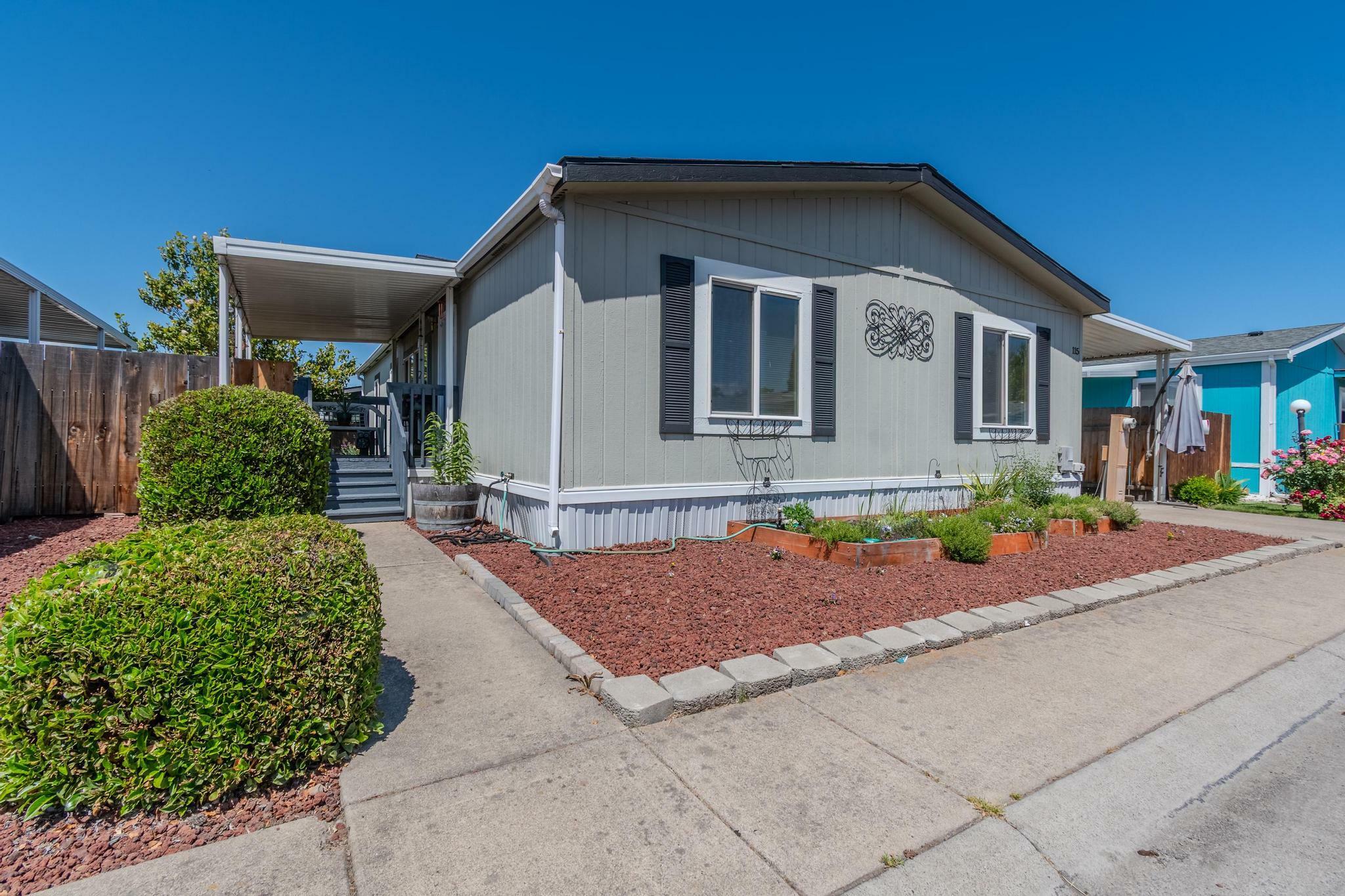 Property Photo: 1570 S Peach Street Spc 115 OR 97501