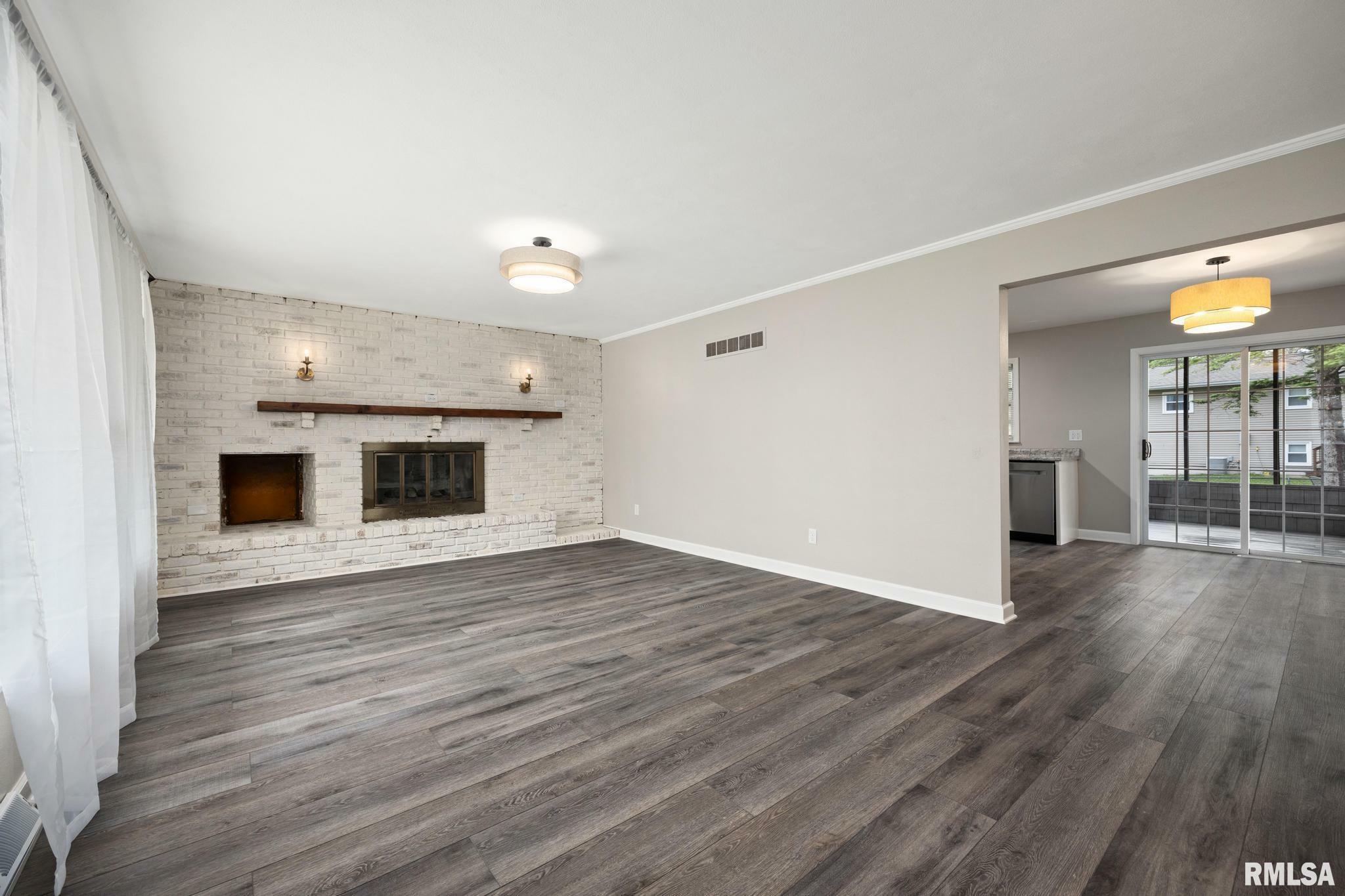 Property Photo: 208 W Graze Avenue IL 61525