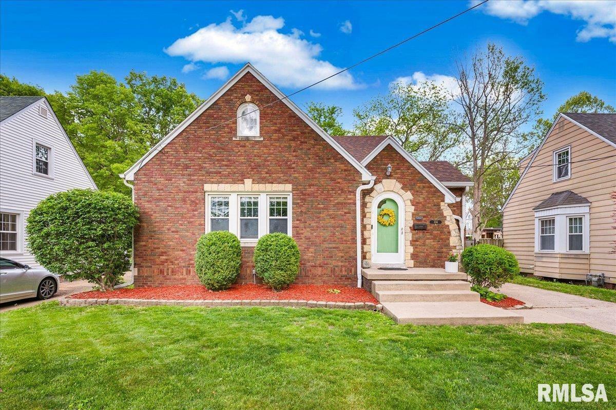 Property Photo: 106 N Fairway Drive IL 61604