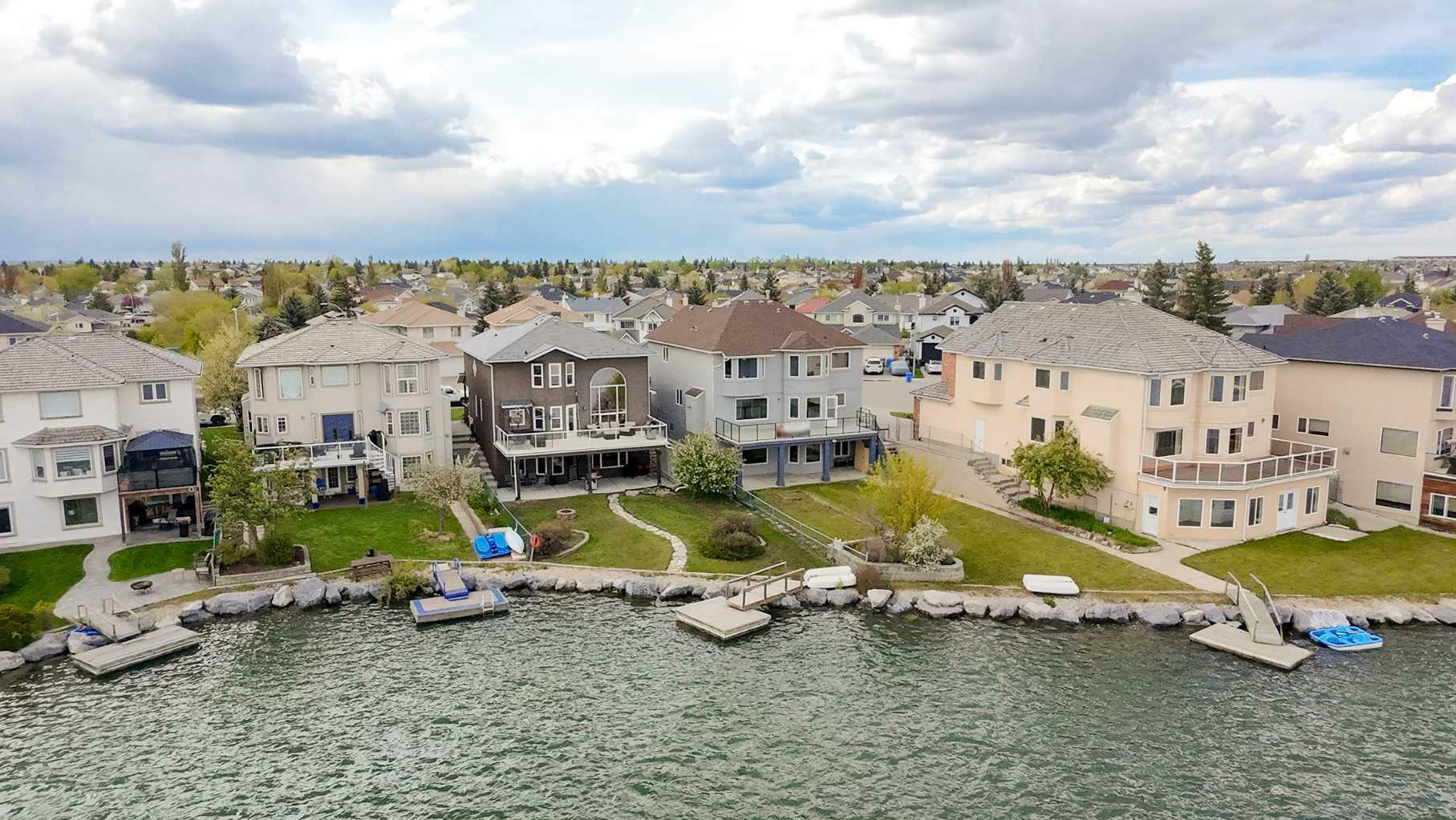 Property Photo: 151 Coral Shores Landing NE AB T3J 3J7