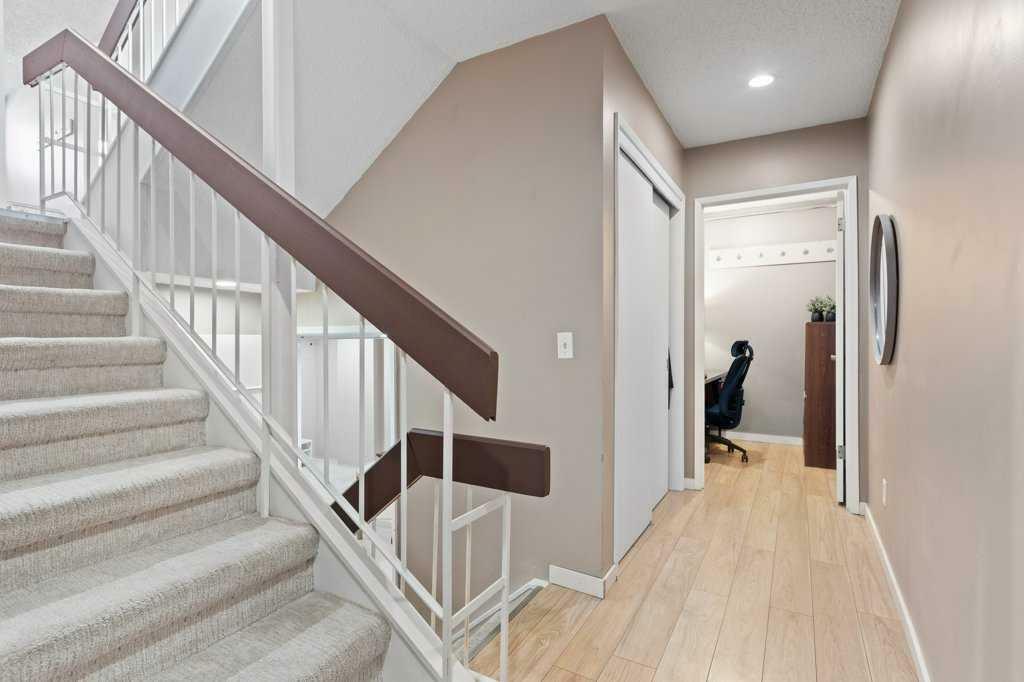 Photo de la propriété: 435 Brae Glen Crescent SW AB T2W 1B6