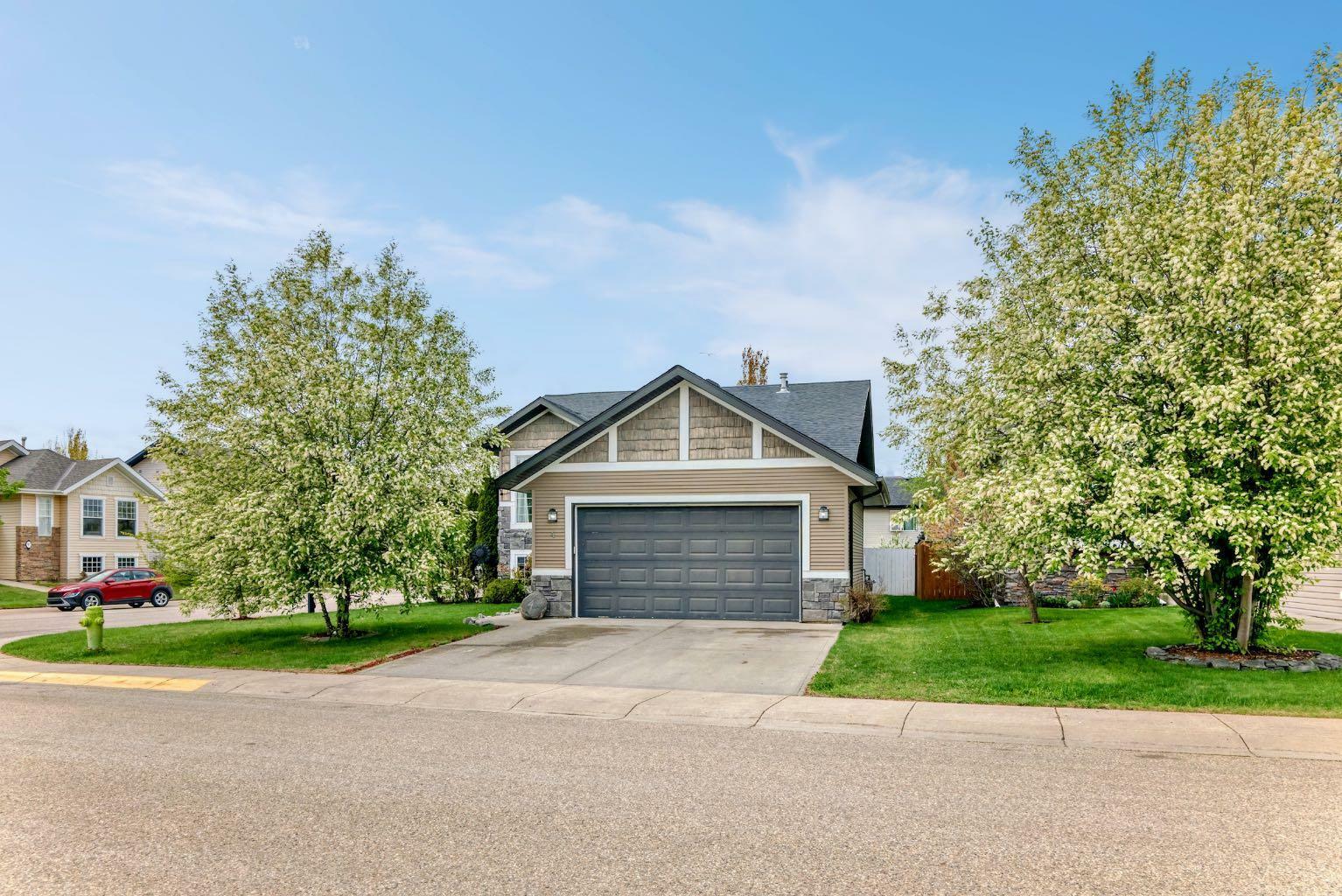 Property Photo: 4 Weddell Crescent AB T4N 7E7