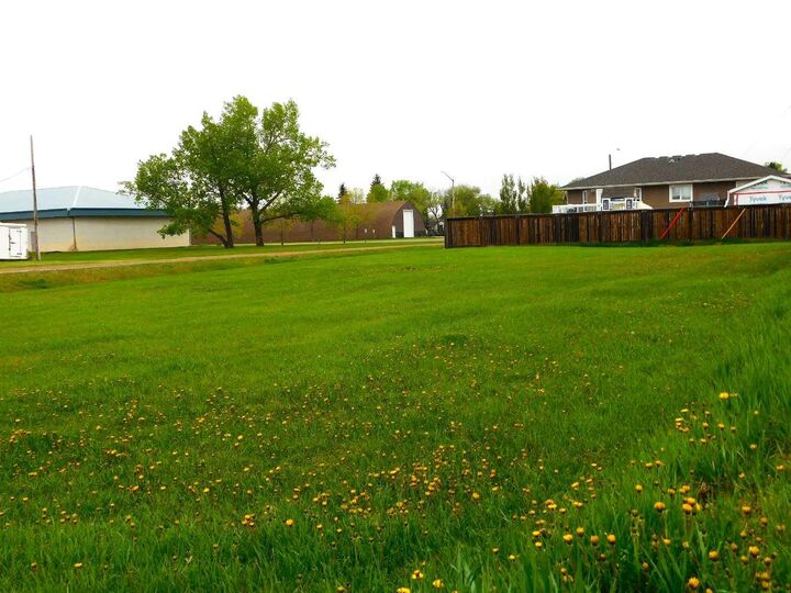 Property Photo: 301 Niblock Street AB T0B 0J0