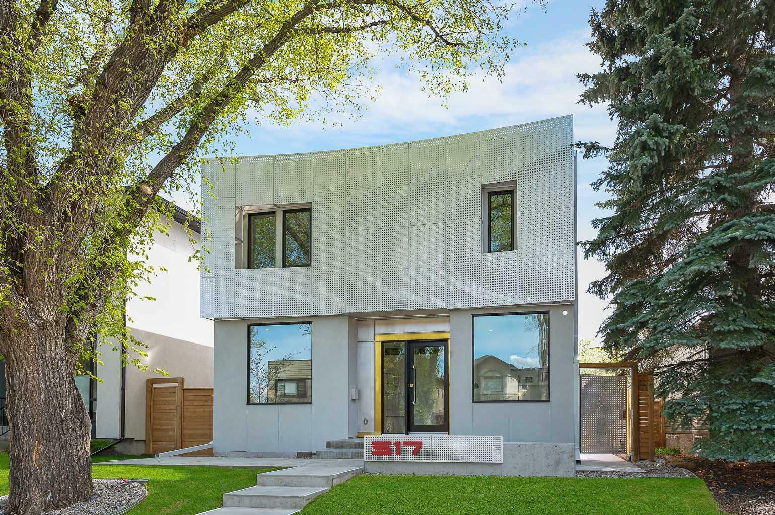 Property Photo: 517 28 Avenue NW AB T2M 2K9