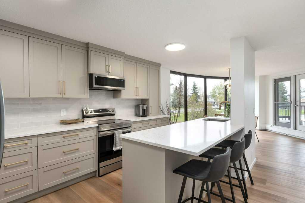 Photo de la propriété: 7030 Coach Hill Road SW 321 AB T3H 1E4