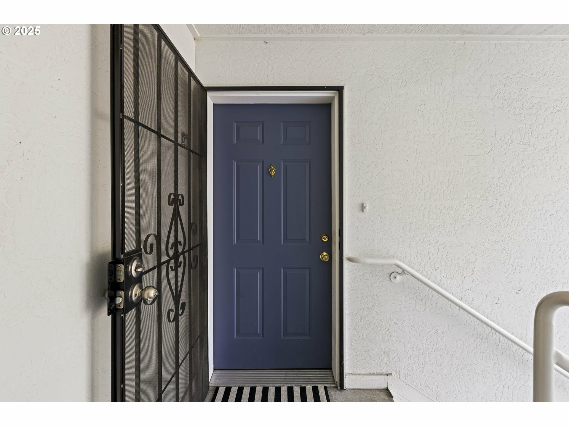 Property Photo: 4662 W Powell Blvd 248 OR 97030