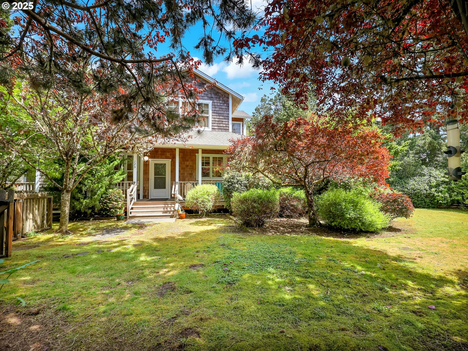 Property Photo:  175 S Marion Ave  OR 97138 