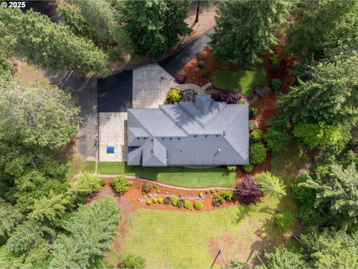 Property Photo: 28163 Skyridge Dr OR 97405